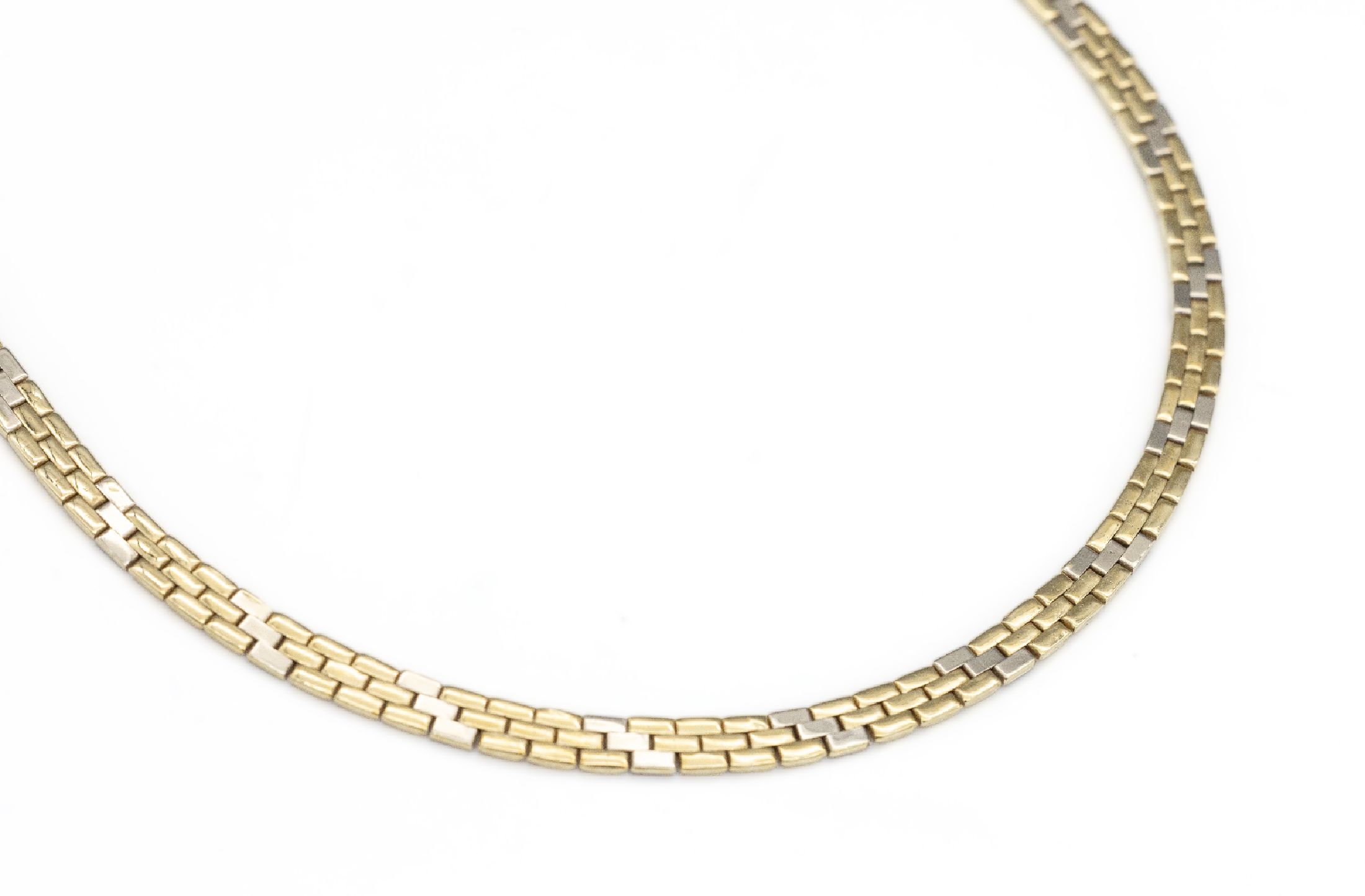 14 kt Gold Collier, GG/WG 585/000, Backsteinoptik, teilw. mattiert, L. ca. 45 cm,28.7 g, Kastenschloß mit Sicherheitsacht