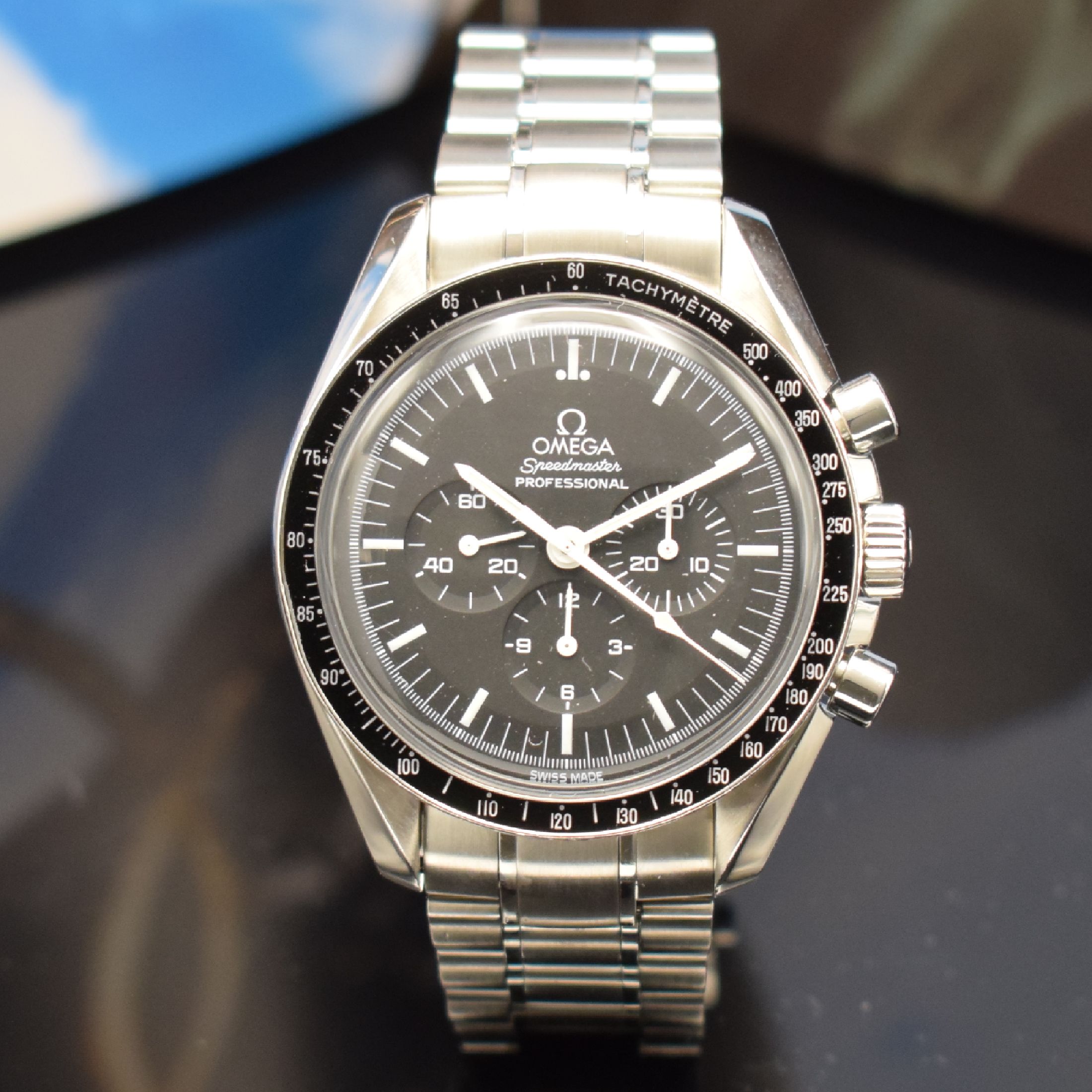 Detail a: OMEGA Speedmaster Professional Moonwatch Referenz 145.0022, Handaufzug, Chronograph in Edelstahl inkl. orig. Gliederband m. Faltschl., Boden ...