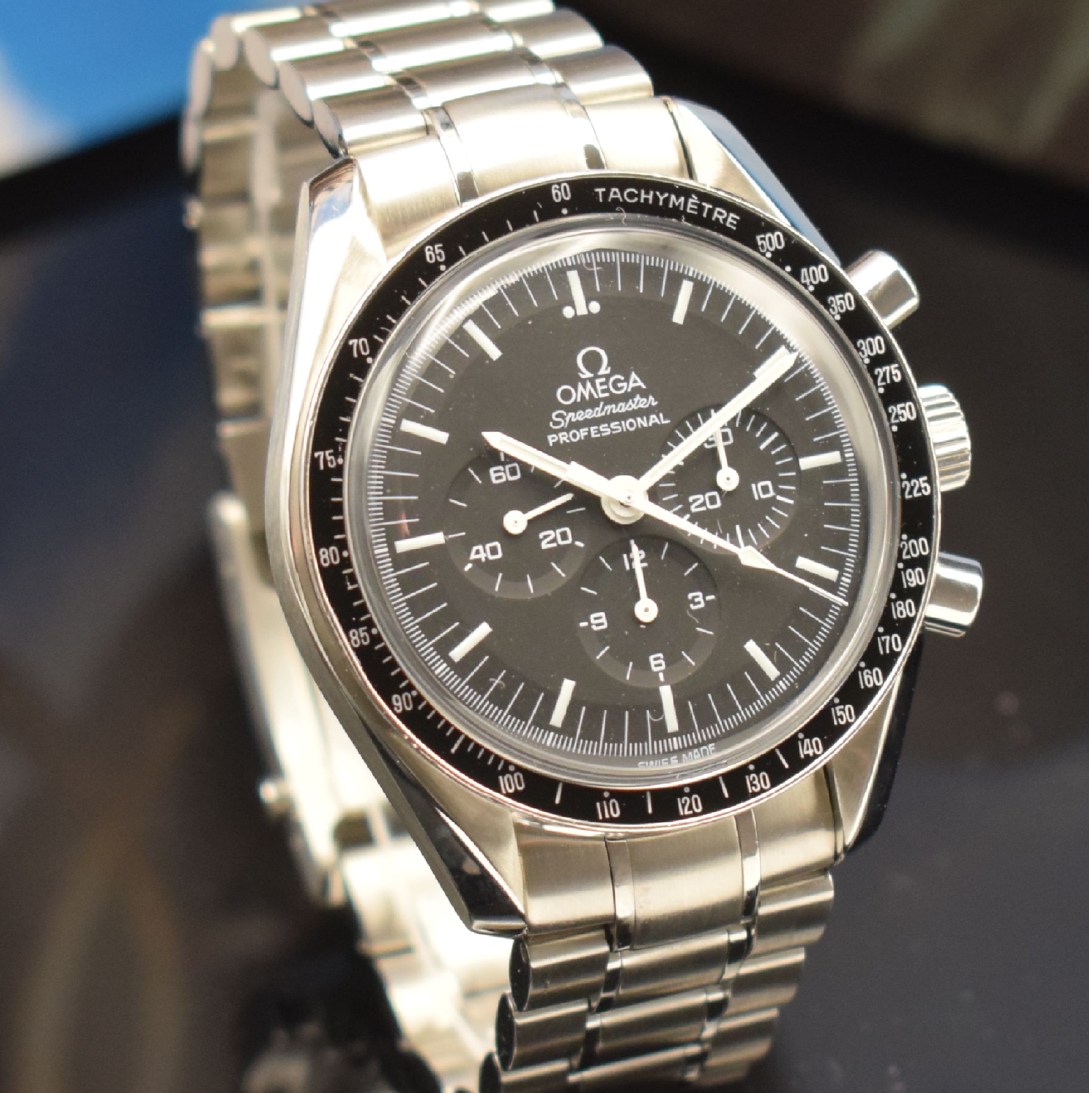 Detail f: OMEGA Speedmaster Professional Moonwatch Referenz 145.0022, Handaufzug, Chronograph in Edelstahl inkl. orig. Gliederband m. Faltschl., Boden ...
