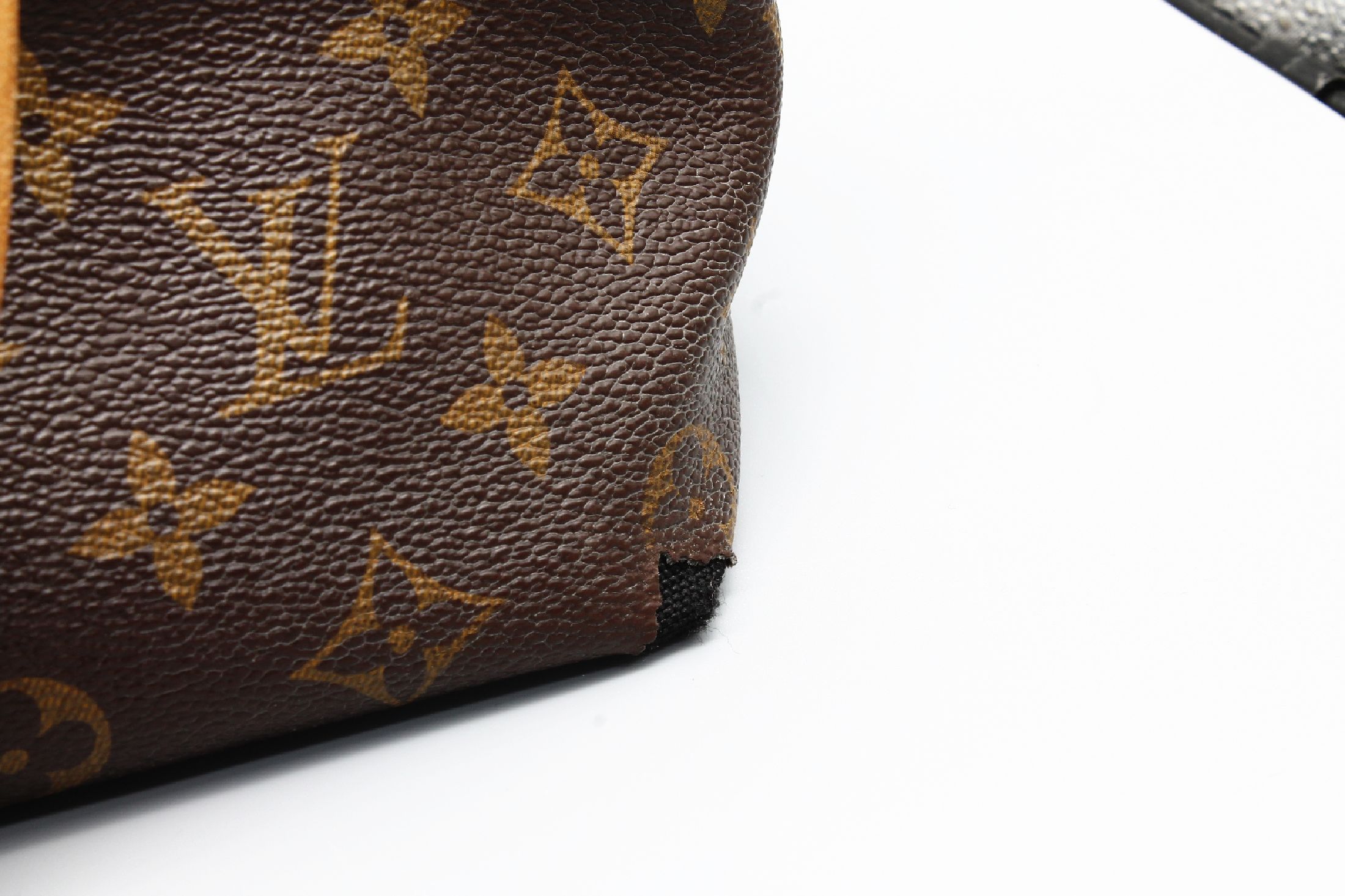 Detail b: LOUIS VUITTON Tote Bag, Iena MM, Monogramm Canvas Braun, Innen mit bordeauxfarbenem Stoff, großes Innenfach mit 3 Seitenfächer, aussen mit ...