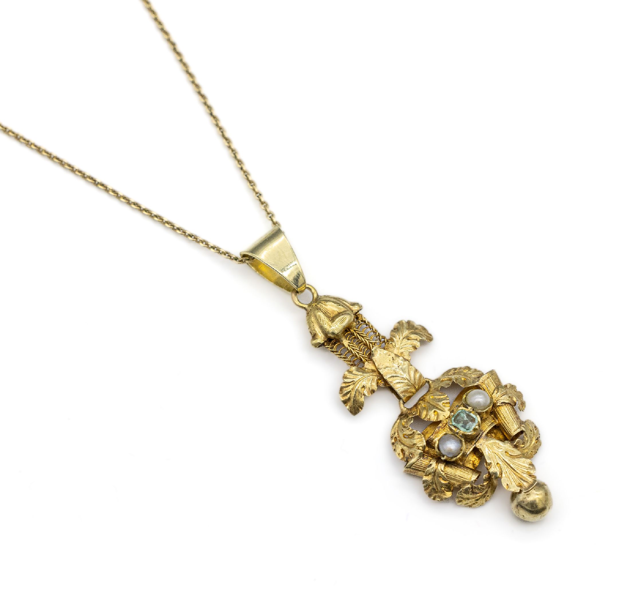 14 kt Gold Anhänger, GG 585/000 gepr., um 1830, in sich bewegl., florale Gestaltung, ca.4 x 1.8 cm, Öse sek., an Kette, GG 585/000 gepr., L. ca. ...