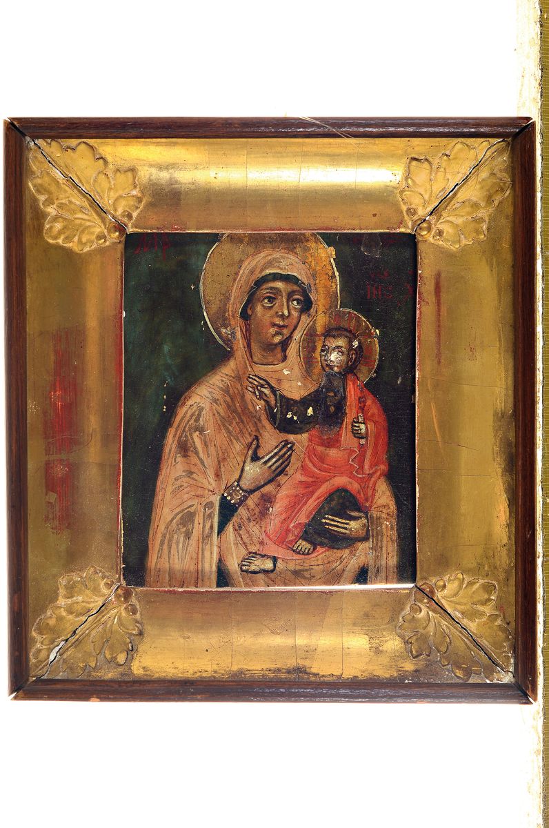 Detail k: Ikone, Russland, um 1900, Gottesmutter mit Jesuskind, Tempera auf Holz, altersbedingte Oberflächenschäden, ca. 13x11cm, R. ca. 19x18 cm