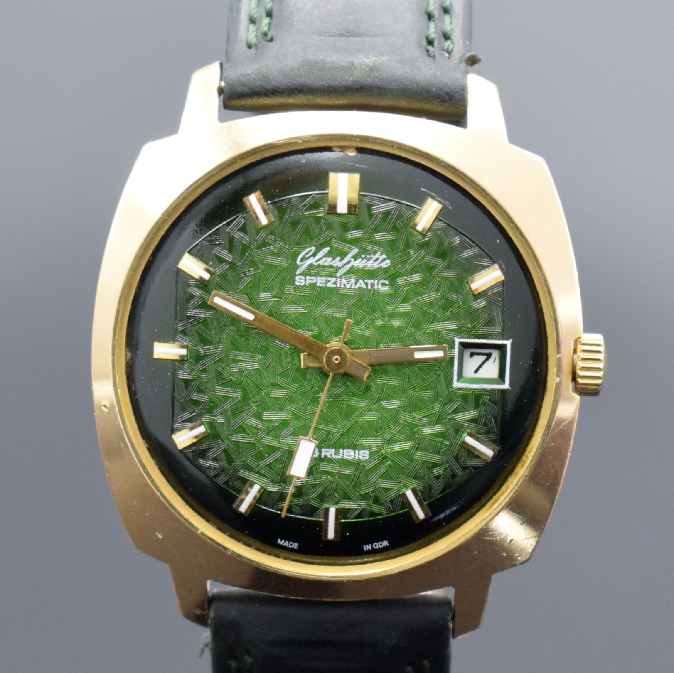 Detail a: GLASHÜTTE Spezimatic Herrenarmbanduhr mit seltenem Zifferblatt, DDR um 1975, Automatik, verg. Gehäuse, Stahlboden aufgedr., seltenes grünes, ...