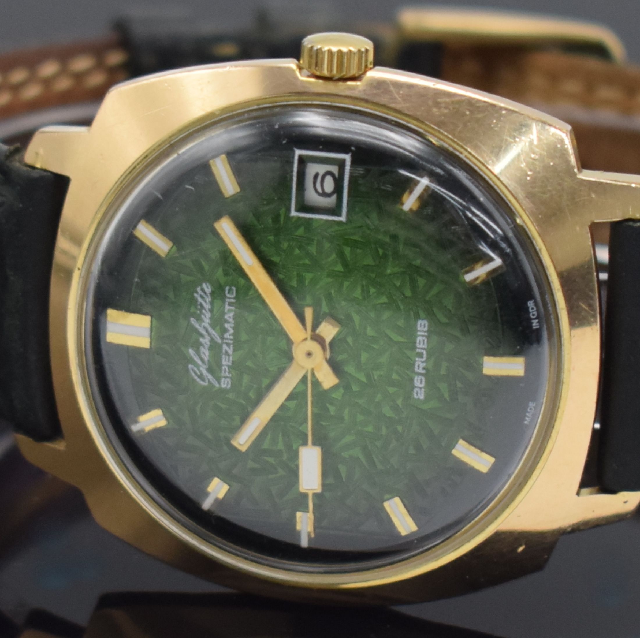 Detail c: GLASHÜTTE Spezimatic Herrenarmbanduhr mit seltenem Zifferblatt, DDR um 1975, Automatik, verg. Gehäuse, Stahlboden aufgedr., seltenes grünes, ...