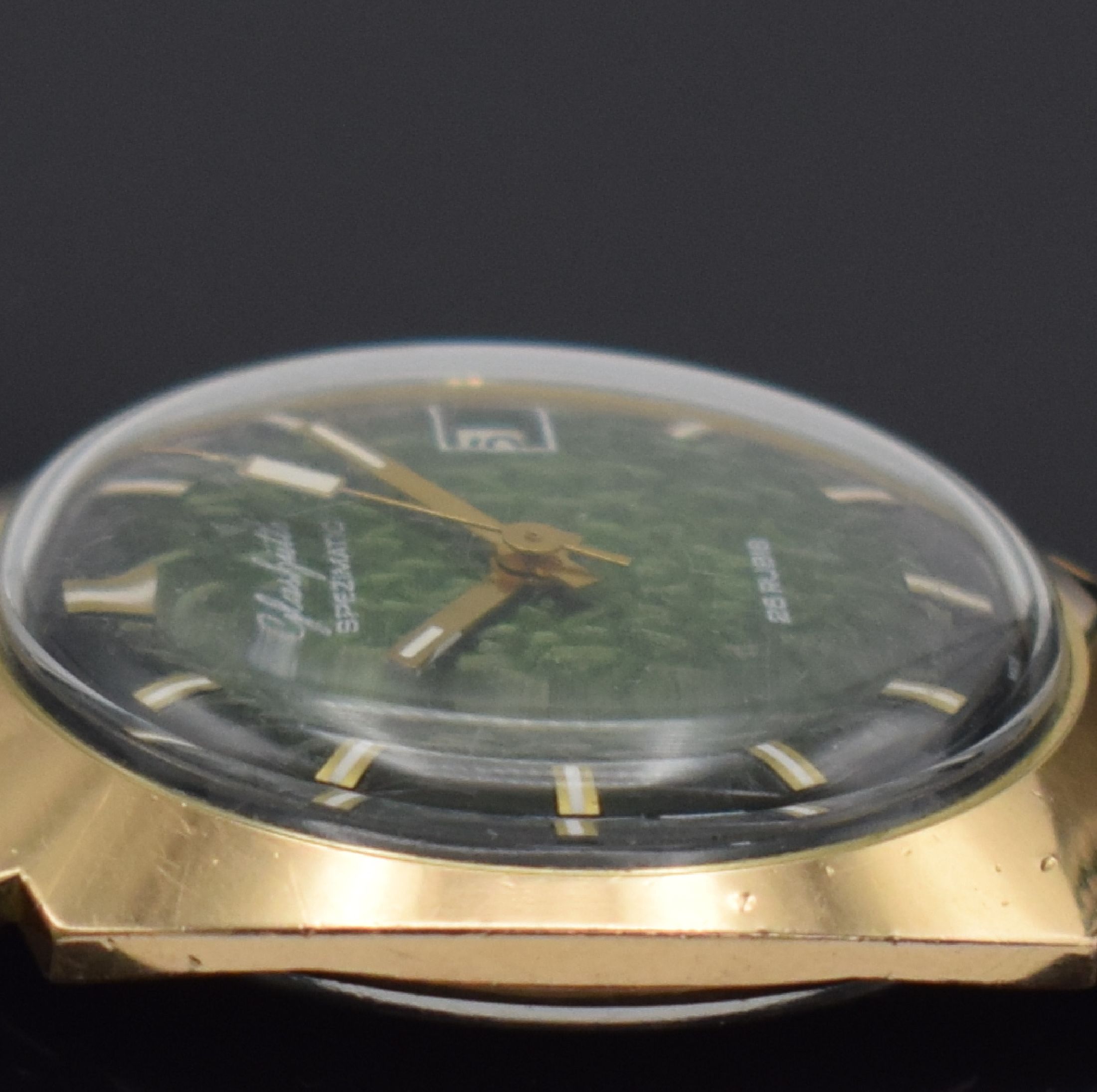 Detail e: GLASHÜTTE Spezimatic Herrenarmbanduhr mit seltenem Zifferblatt, DDR um 1975, Automatik, verg. Gehäuse, Stahlboden aufgedr., seltenes grünes, ...