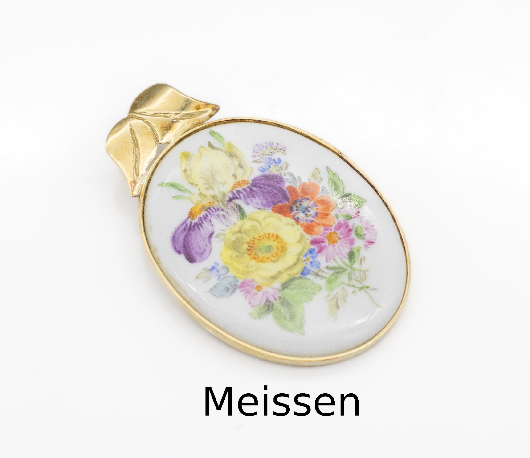14 kt Gold Porzellan-Anhänger "Meissen", GG585/000, ovale Porzellanplatte, Meissen, Malerei mit Blumen, ca. 4.05 x 3.2 cm