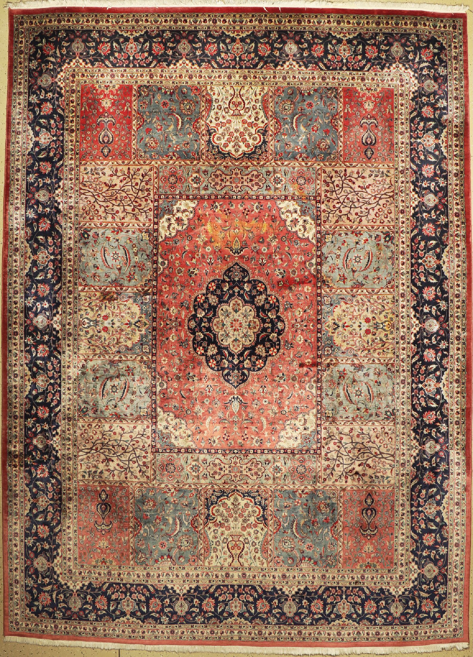 Lahor Kork fein, Pakistan, ca. 40 Jahre, Korkwolle, ca. 382 x 279 cm, EHZ: 1-2(Fleckig)