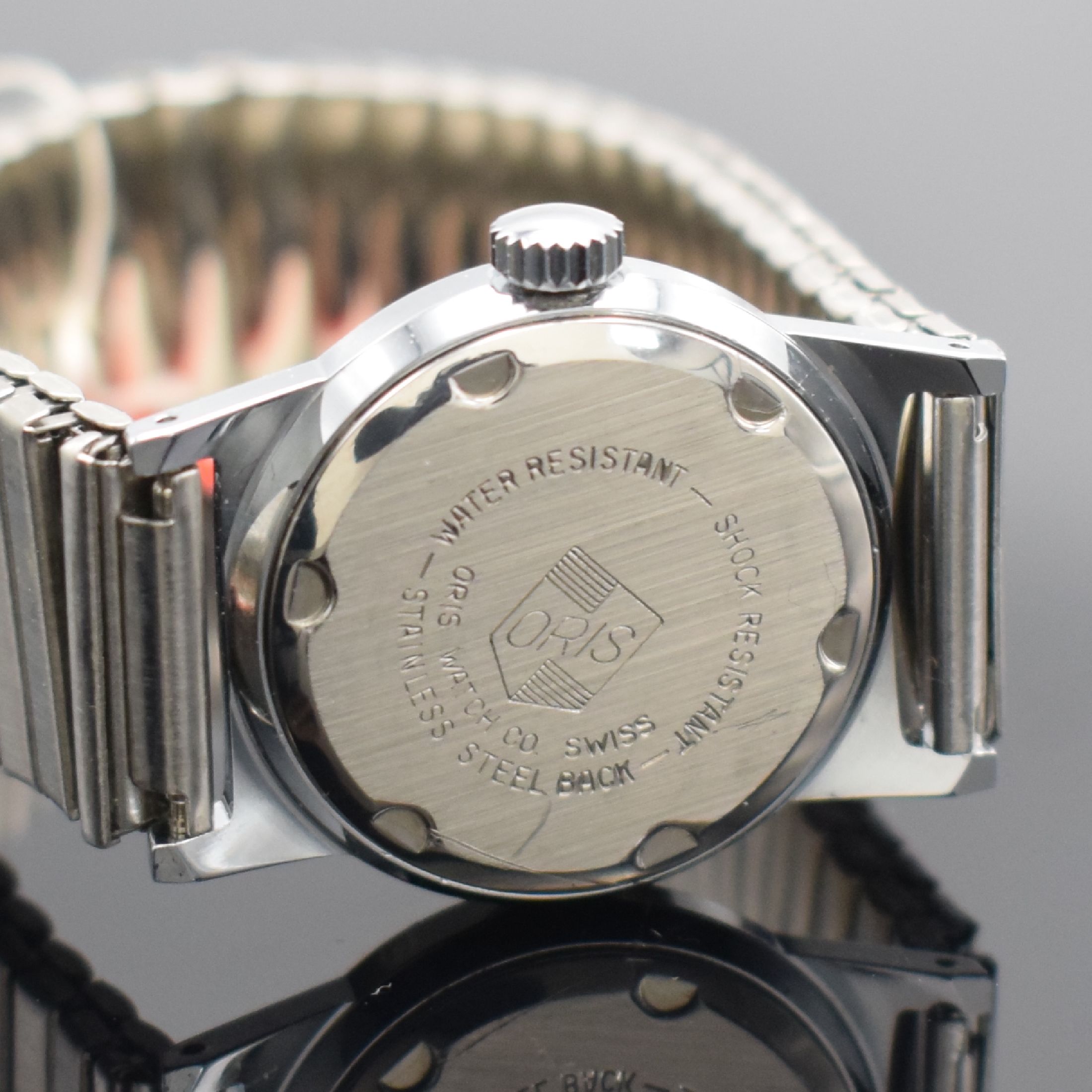Detail b: ORIS nahezu neuwertige Armbanduhr, Handaufzug, Schweiz um 1996, Edelstahlboden verschr., Metall-Flexband, schwarzes Kontrastzifferbl., Anz. v. Std., ...