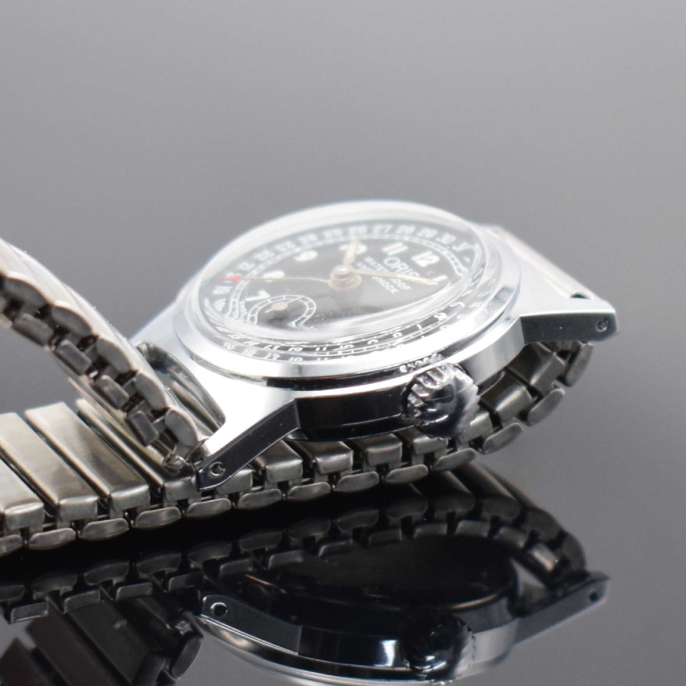 Detail c: ORIS nahezu neuwertige Armbanduhr, Handaufzug, Schweiz um 1996, Edelstahlboden verschr., Metall-Flexband, schwarzes Kontrastzifferbl., Anz. v. Std., ...