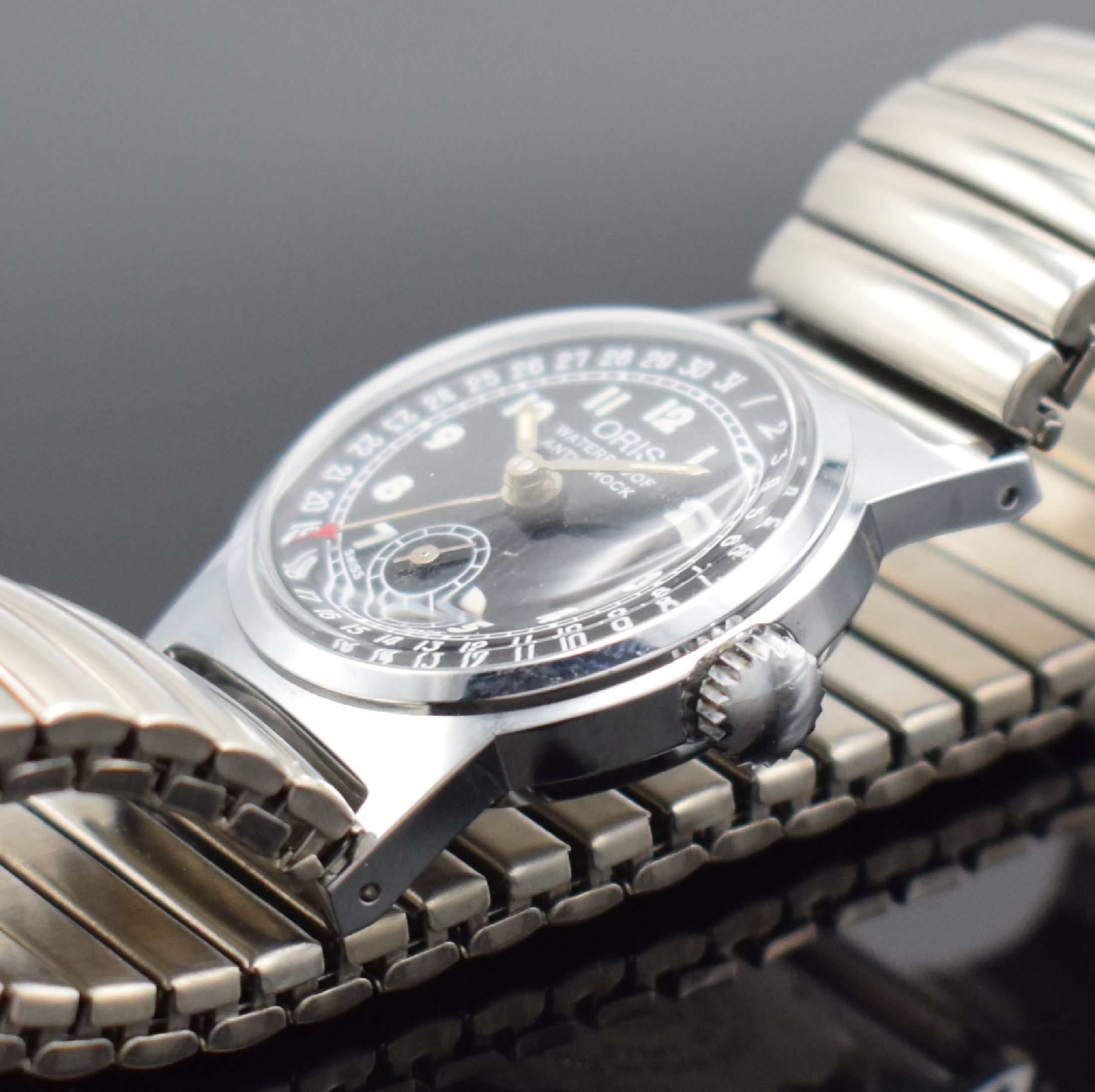 Detail b: ORIS nahezu neuwertige Armbanduhr, Handaufzug, Schweiz um 1996, Edelstahlboden verschr., Metall-Flexband, schwarzes Kontrastzifferbl., Anz. v. Std., ...