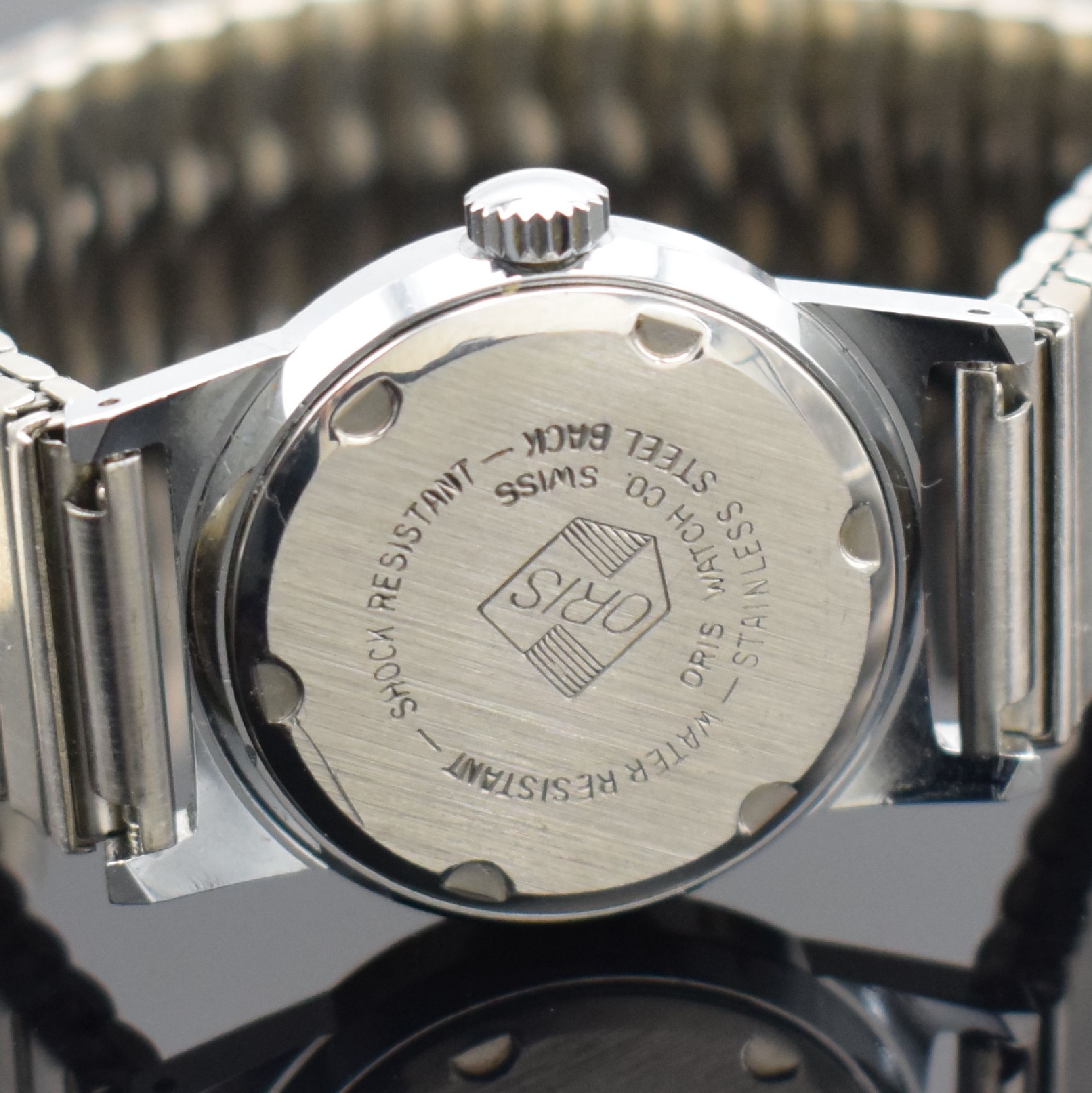 Detail c: ORIS nahezu neuwertige Armbanduhr, Handaufzug, Schweiz um 1996, Edelstahlboden verschr., Metall-Flexband, schwarzes Kontrastzifferbl., Anz. v. Std., ...
