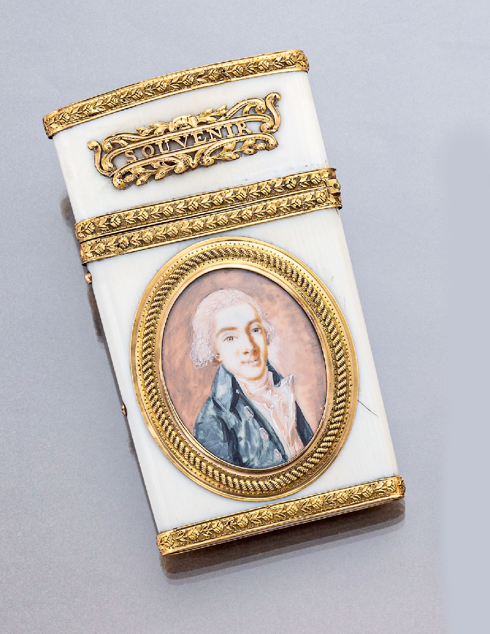 Carnet de Bal, Frankreich 1780-90, MonturenGG 750/000 gepr., Korpus Bein, klassizistischeGestaltung, florale Zierbänder, fein punziert,Fehlstelle, ...