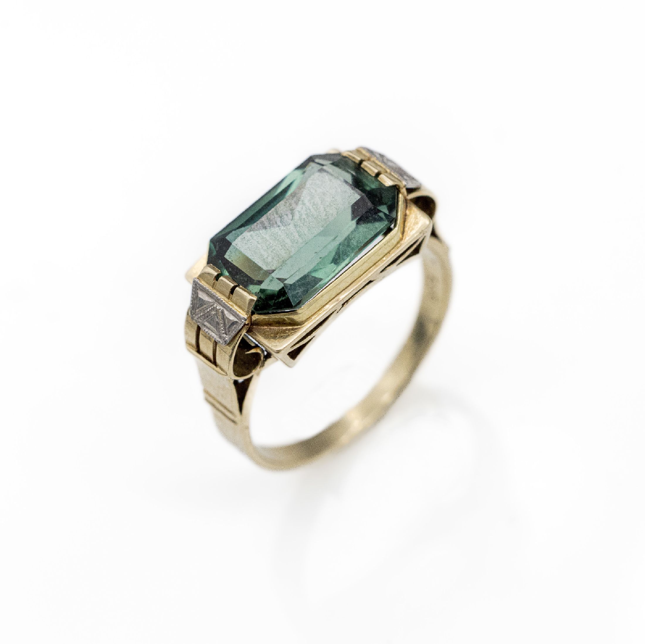 14 kt Gold Turmalin-Ring, GG 585/000, um 1930-40, Turmalin im Treppenschliff, schlichteGestaltung, RW 52, ca. 3.7 g