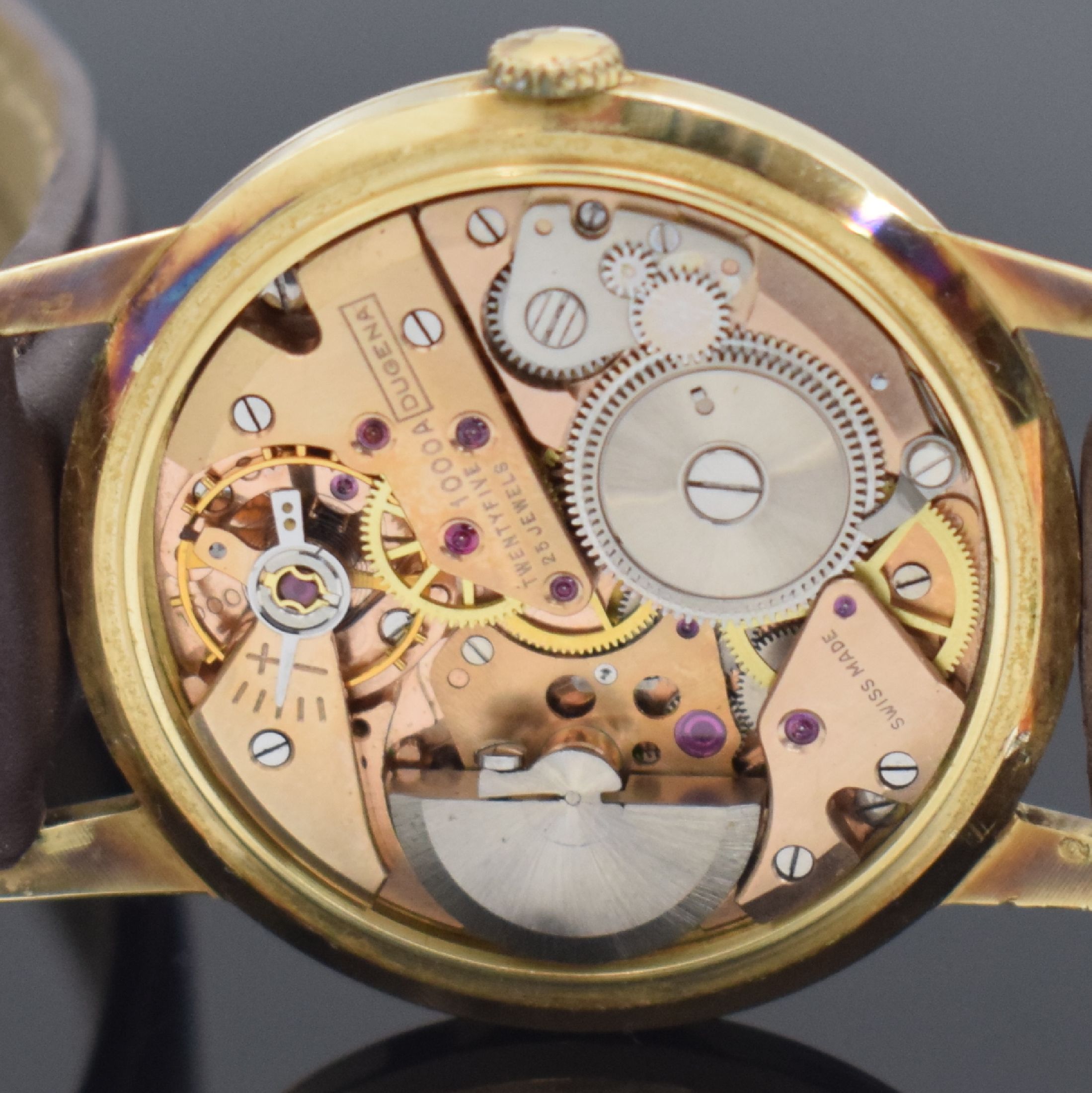 Detail d: DUGENA Herrengolduhr Modell Super in GG 585/000, Schweiz um 1960, Automatik, Geh. teils angel., Boden & Glasrand aufgedr., vers. Zifferbl. altersbed. ...