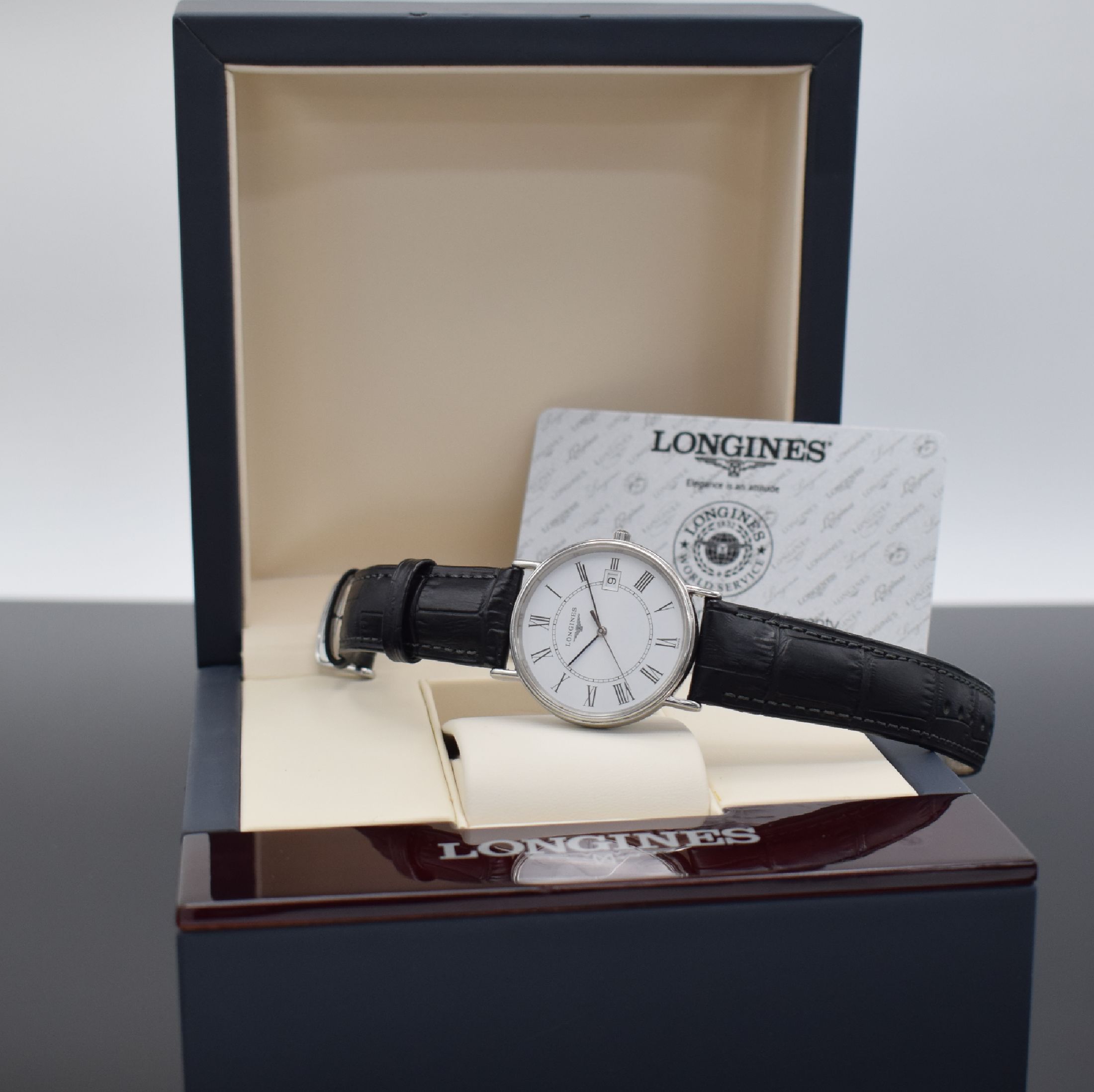 Detail d: LONGINES Présence Damenarmbanduhr in Stahl Referenz L4.720.4, Schweiz verk. lt. beil. Garantie 12/2012, quarz, neutr. Lederband m. orig. Dornschl., ...