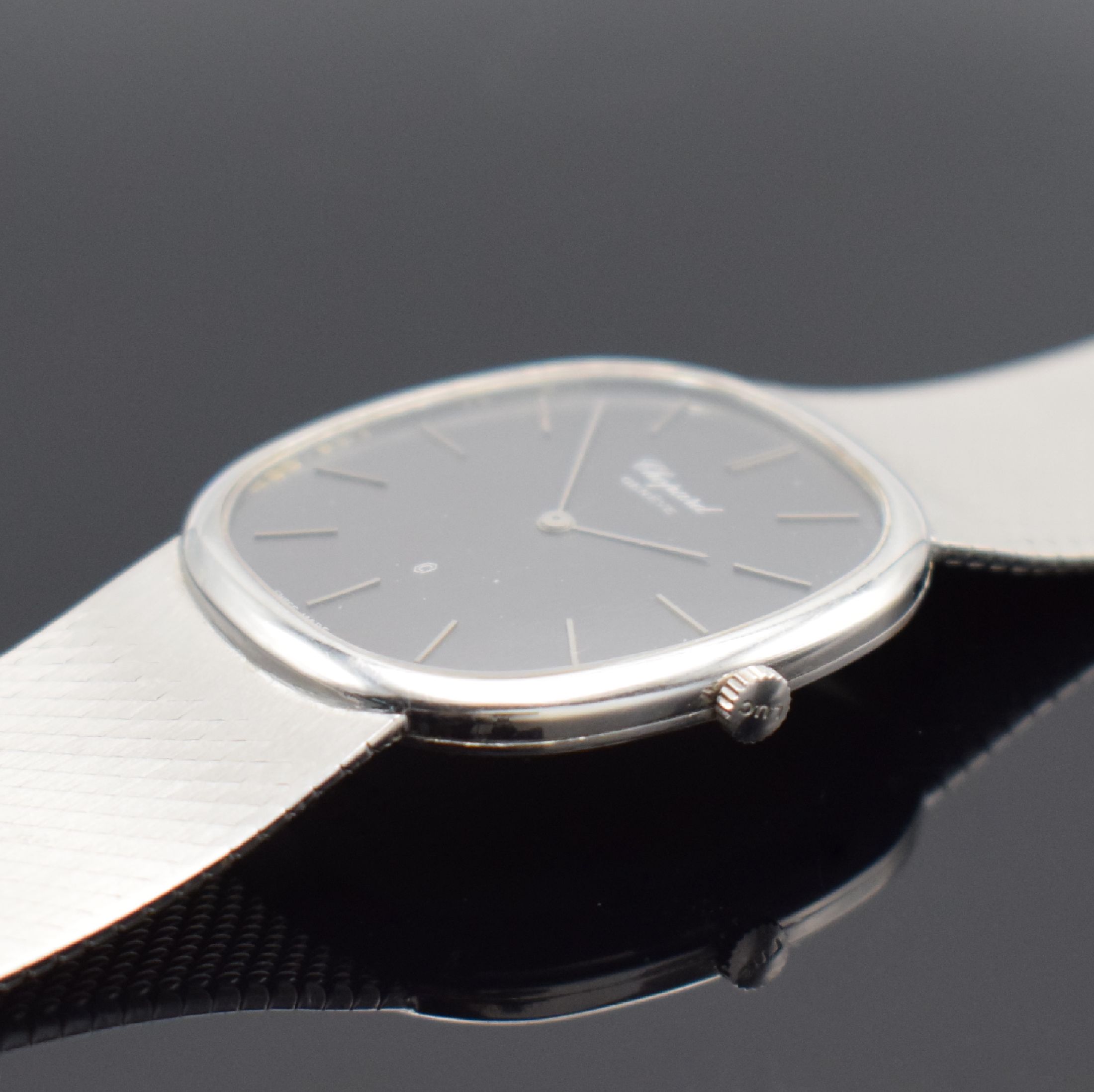 Detail d: CHOPARD Herrenarmbanduhr in WG 750/000 Referenz 2152, Schweiz verk. lt. beil. Garantie 09/1980, quarz, Milanaiseband, Boden 4-fach verschr., graues ...