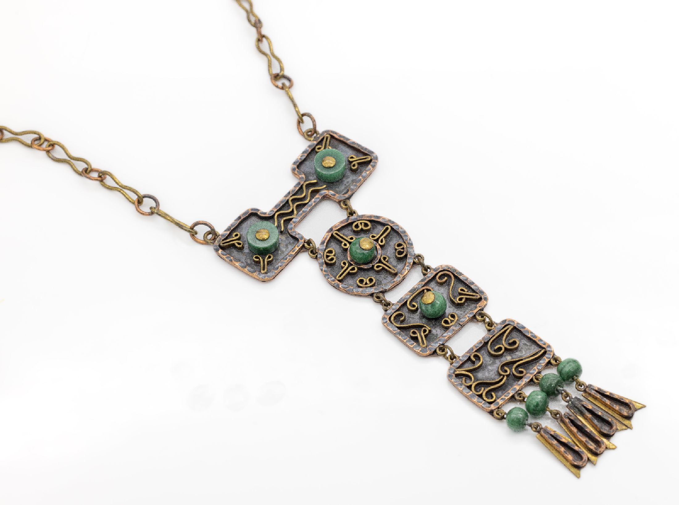 Collier, Mexiko 1955-65, Kupfer dunkel patiniert, im Aztekenstil, aufgelegte, geschwungene Elemente, 4 bewegliche Glieder, Abschluß mit 4 ...