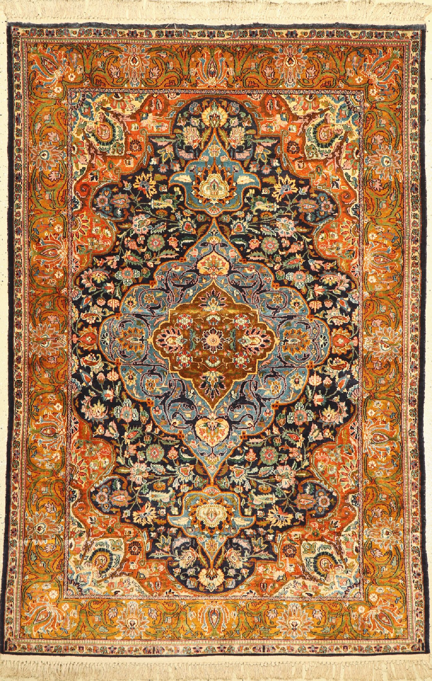 Kaschmir Seide fein, Indien, ca. 50 Jahre, Seide auf Baumwolle, ca. 190 x 125 cm, EHZ:1-2