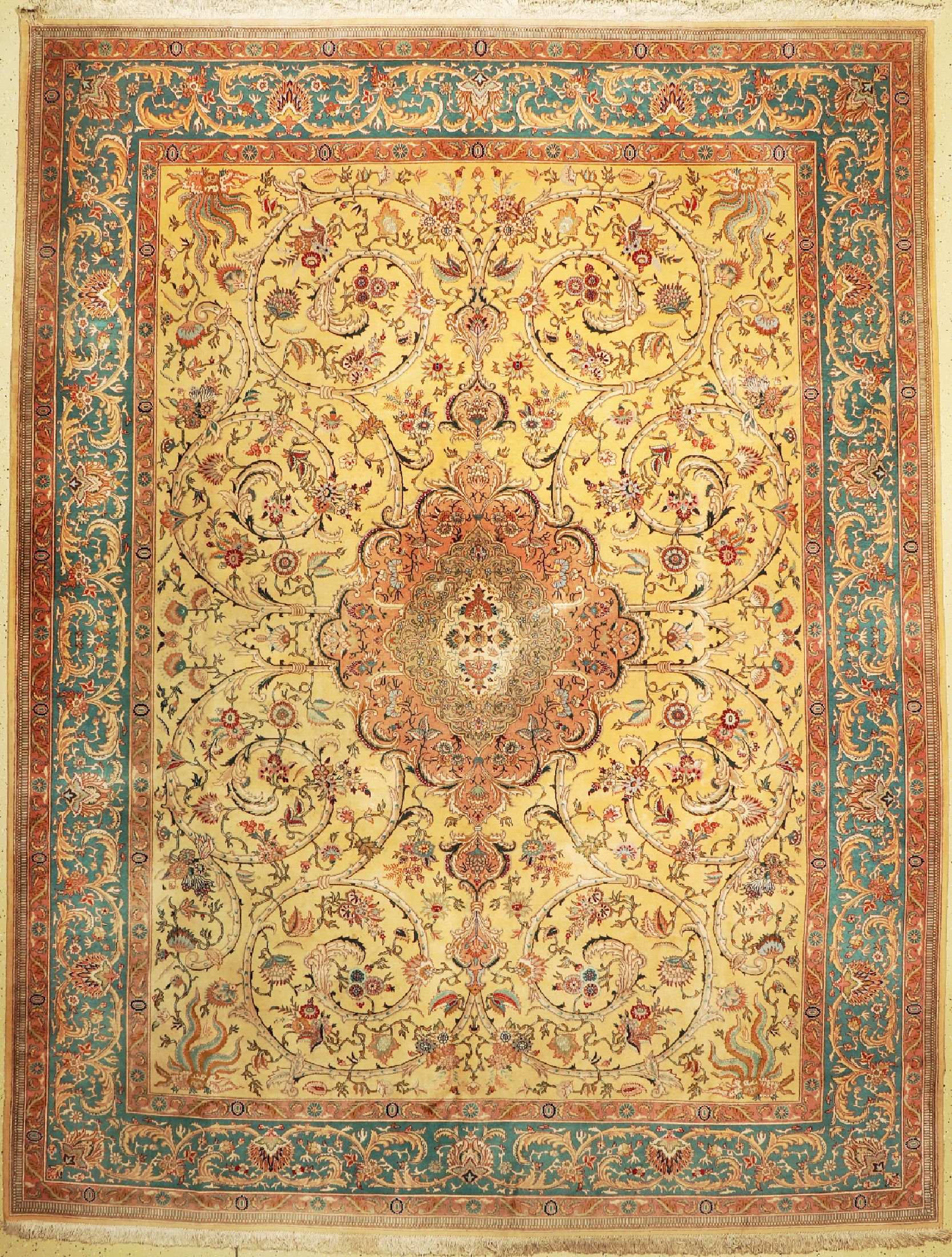 Täbriz fein(50 Raj), Persien, um 1960, Korkwolle, ca. 388 x 298 cm, EHZ: 2(verblaßt) kleiner Mottenfrass am Rand