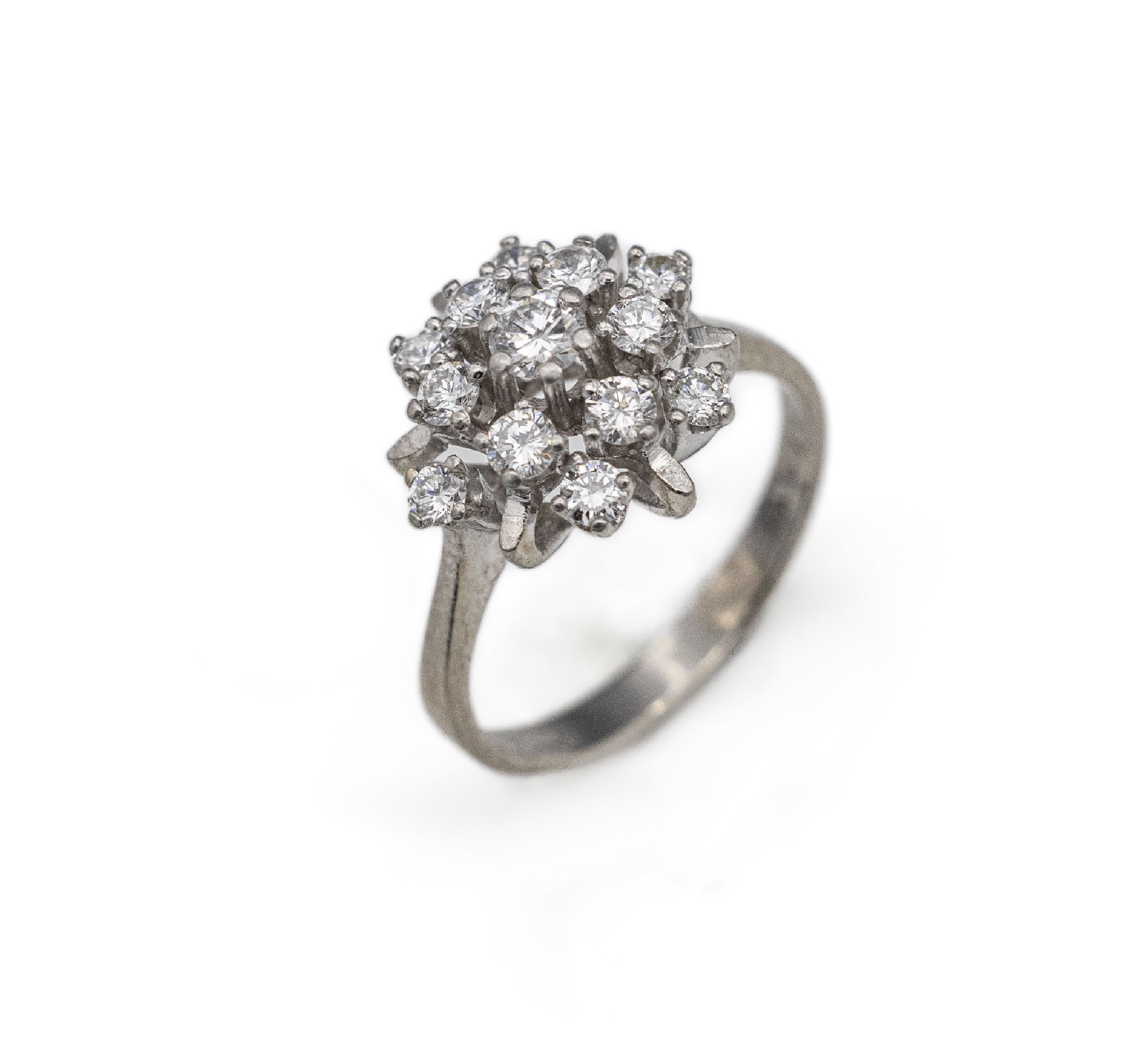 Platin-Brillant-Ring, PT 950/000, blütenförm. Ringkopf mit 13 Brillanten zus. ca. 0.80 ct Weiß/si, RW 48, ovale Ringschiene,ca. 5.0 g