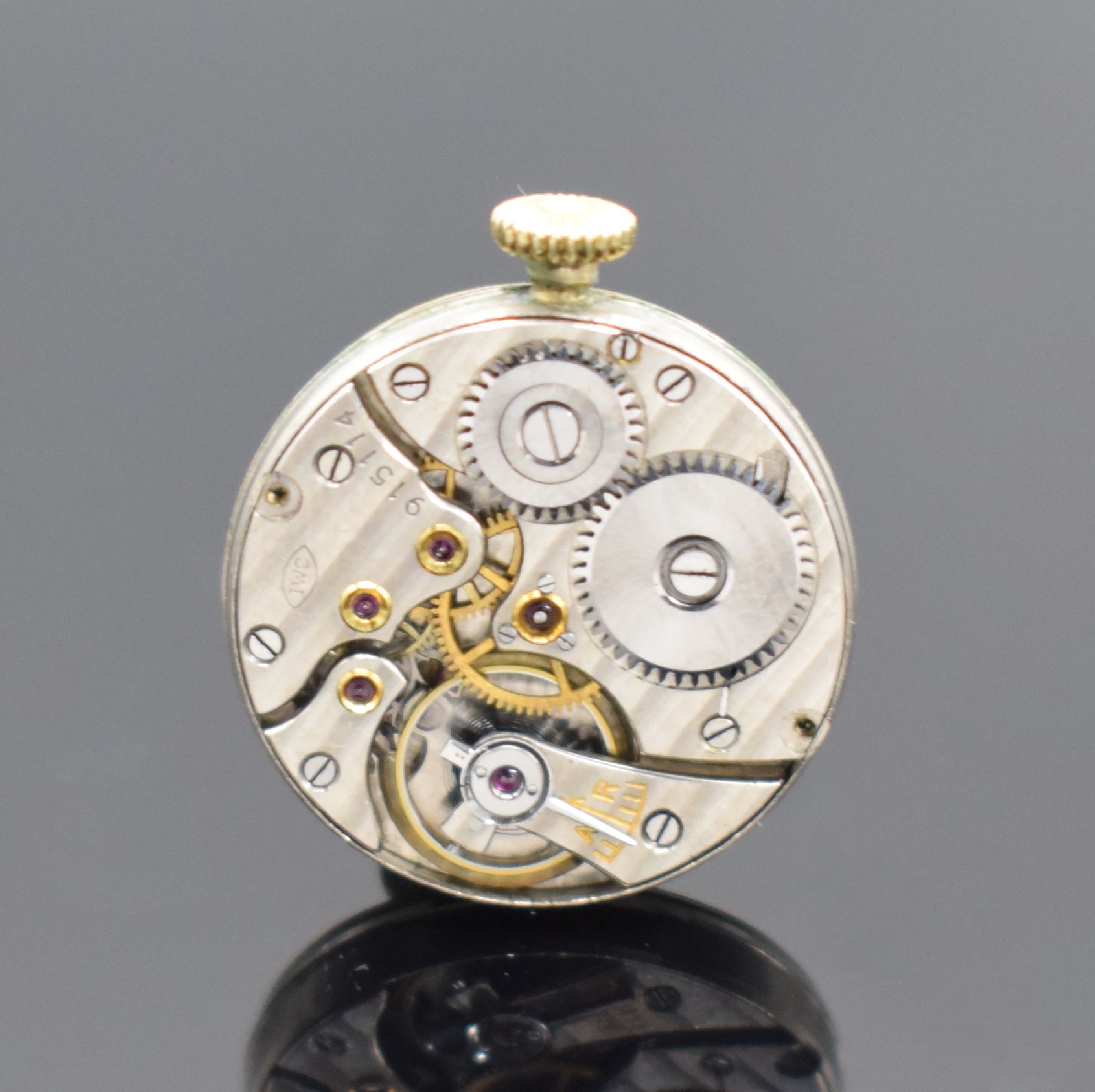 Detail d: IWC frühe Damenarmbanduhr in GG 585/000, Schweiz um 1930, Handaufzug, 2-teil. Scharniergeh., silb. pat. Zifferbl., gold. Zeiger, Ankerwerk m. ...