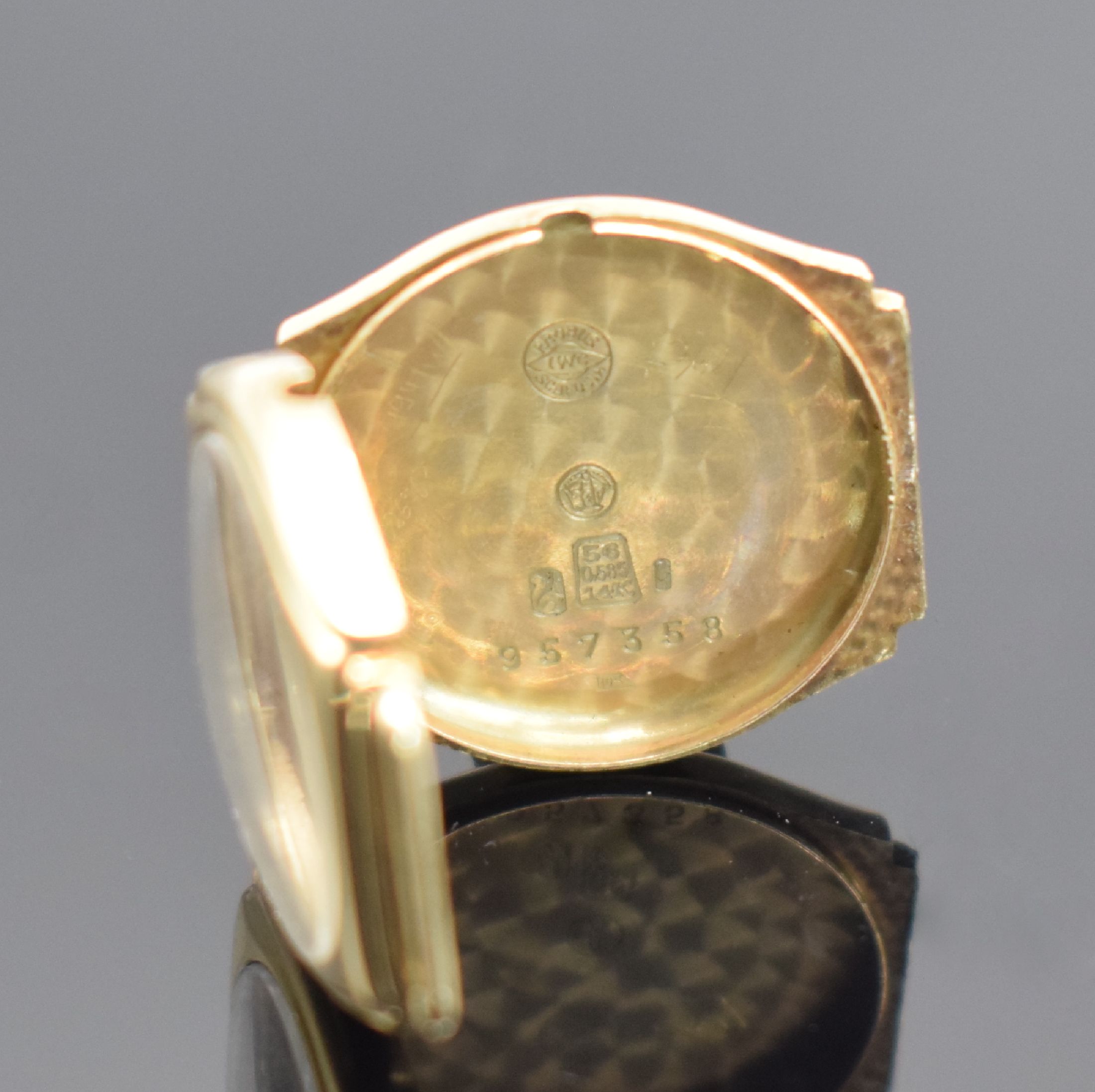 Detail e: IWC frühe Damenarmbanduhr in GG 585/000, Schweiz um 1930, Handaufzug, 2-teil. Scharniergeh., silb. pat. Zifferbl., gold. Zeiger, Ankerwerk m. ...