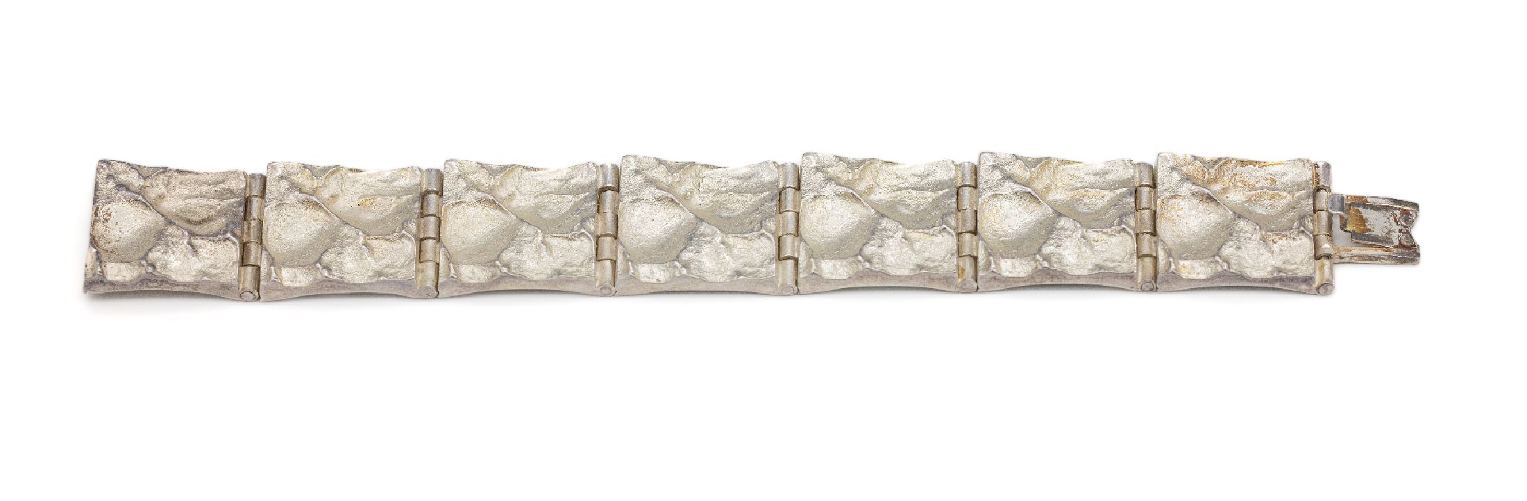 Detail a: Finnisches Designerarmband, 925er Silber, B. ca. 2 cm, L. ca. 18 cm, Kastenschloß (z.T. angelaufen), ca. 59.5 g, Meistermarke unged.