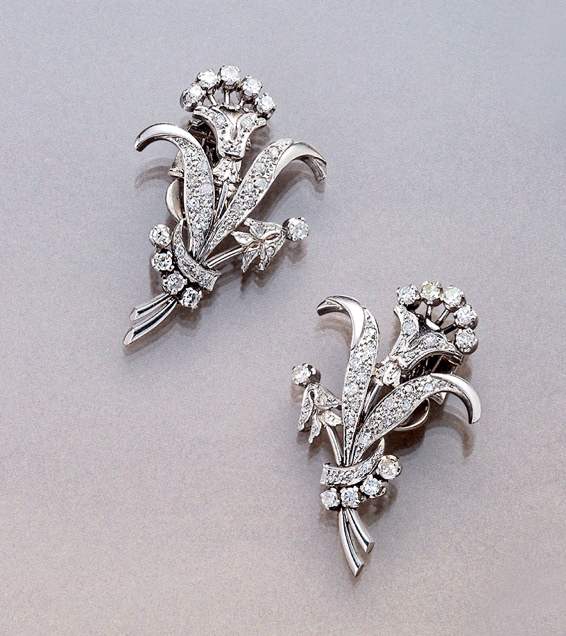 Paar Platin Diamant-Ohrclips, um 1930, Platin gepr., floral, ausgefasst mit Diamantenund 8/8 Diamanten zus. ca. 2.20 ct Weiß-l.get.Weiß/si-p, L. ...