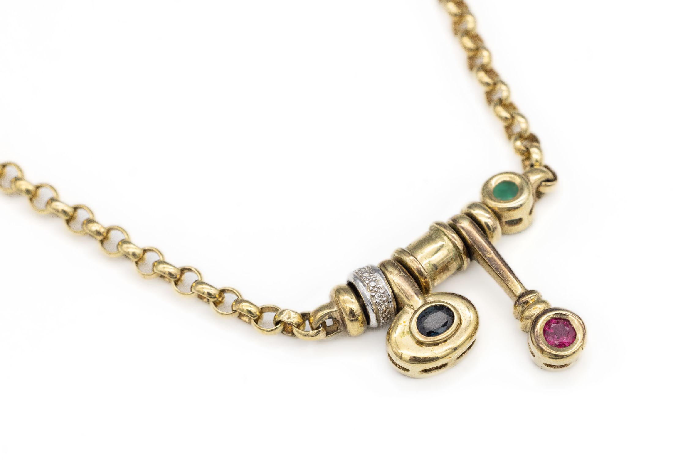 14 kt Gold Farbstein-Collier, GG 585/000 gepr., Mittelteil mit ovalfacett. Saphir, facett. Smaragd und Rubin, L. ca. 43 cm, ca. 11.8, ...