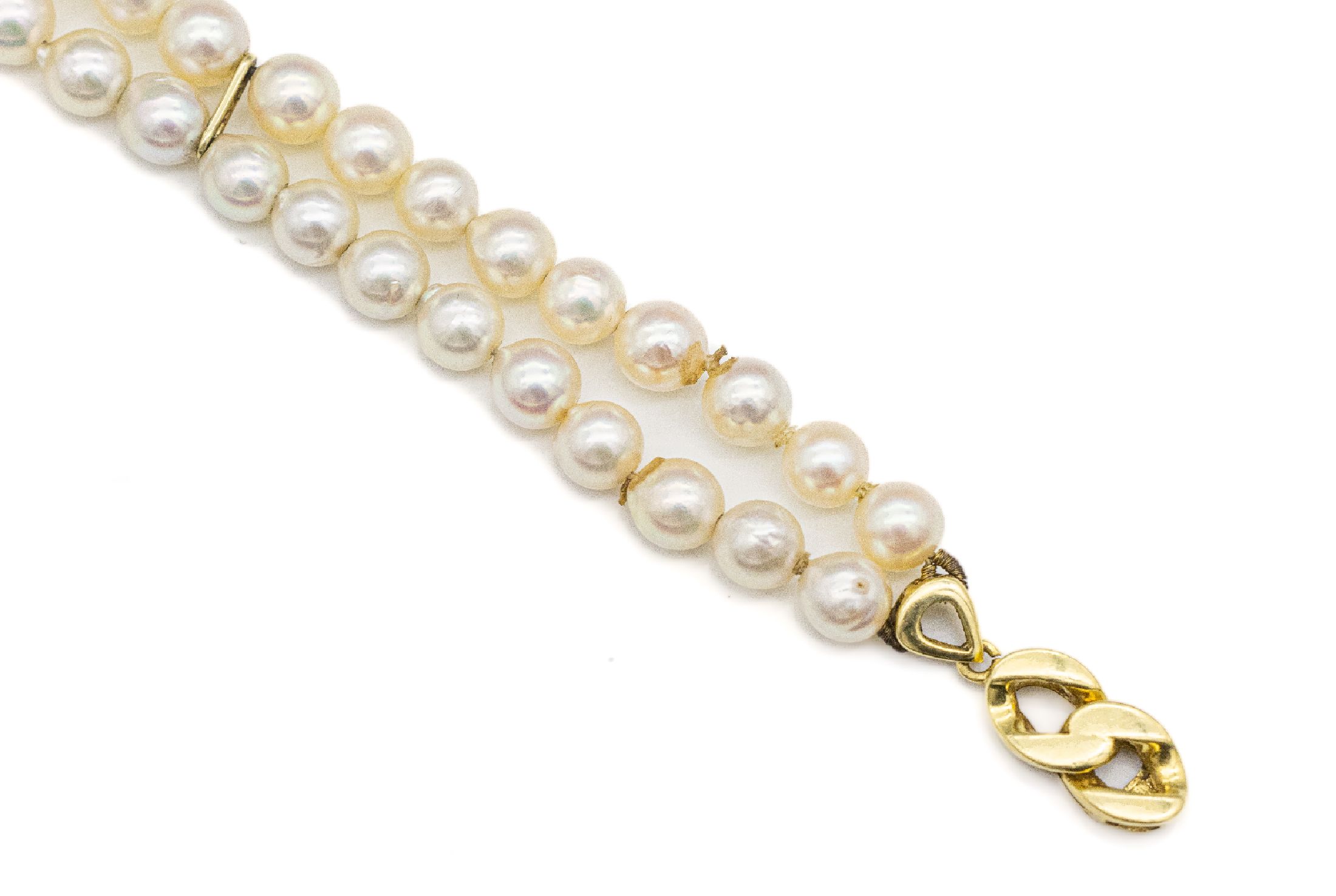 Detail a: 2-reihiges Zuchtperl-Armband mit 18 kt Gold Schmuckschließe, GG 750/000, Perl-D. ca. 5.6 mm, Steckverschluss, L. ca. 19 cm