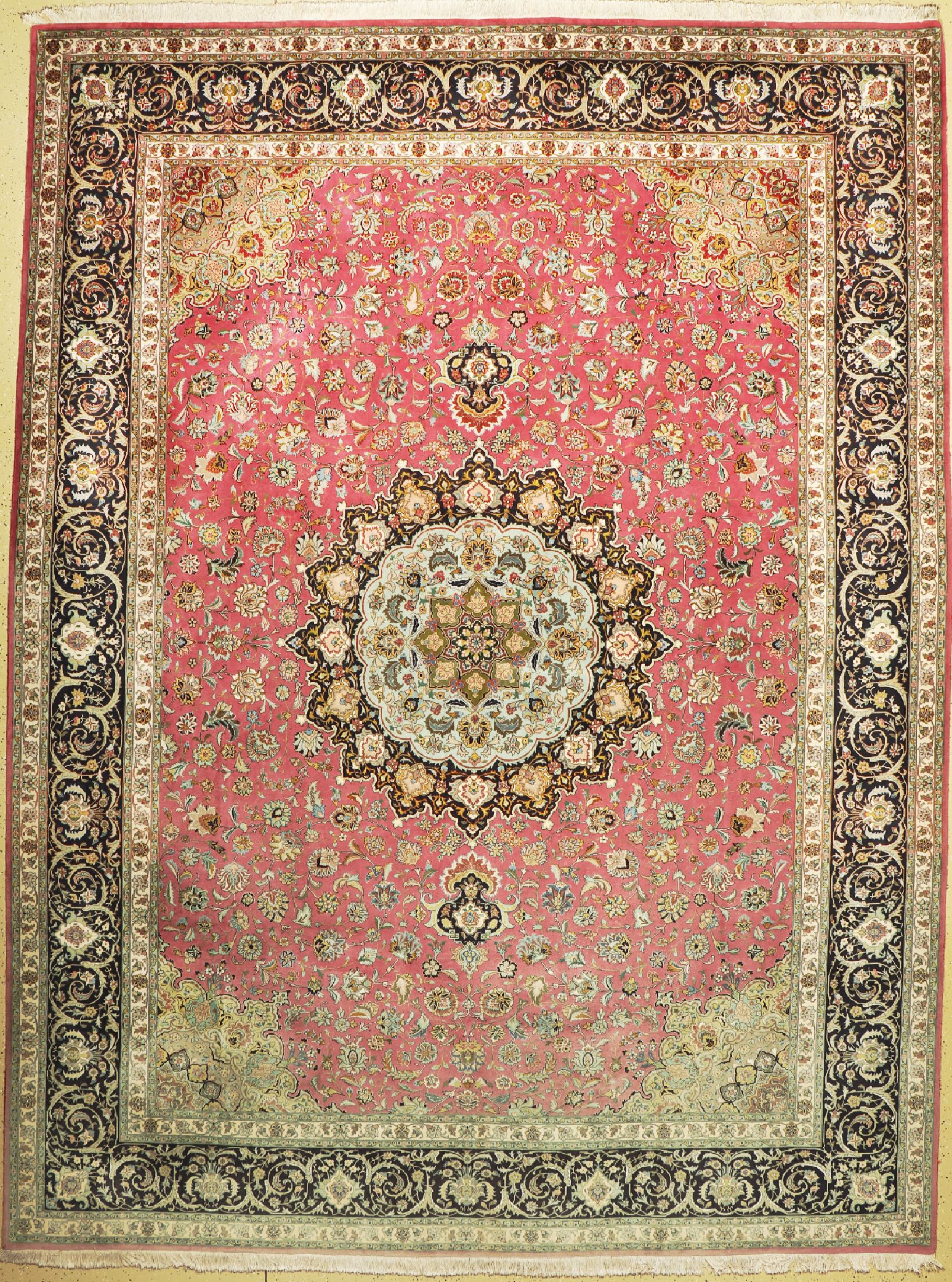 Täbriz fein(50 Raj), Persien, ca. 50 Jahre,Korkwolle mit Seide, ca. 405 x 300 cm, EHZ; 2 (verblasst)