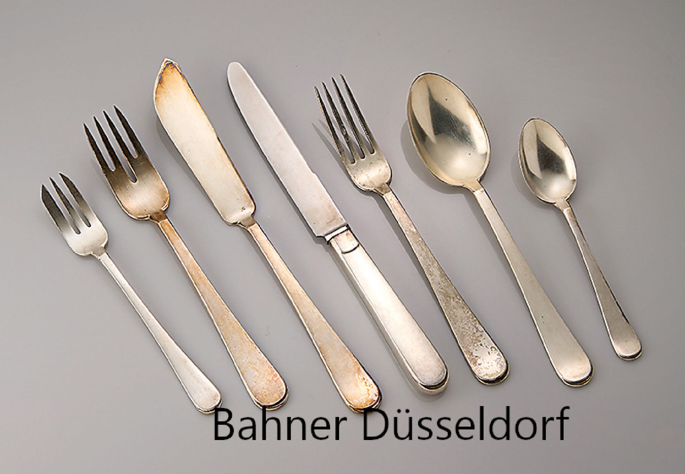 61-teiliges Besteck, Bahner Düsseldorf zw. 1917-1962, 800er Silber, best. aus: 17 Kuchengabeln, 6 Kaffeelöffel, 12 Frühstücksgabeln, 8 ...