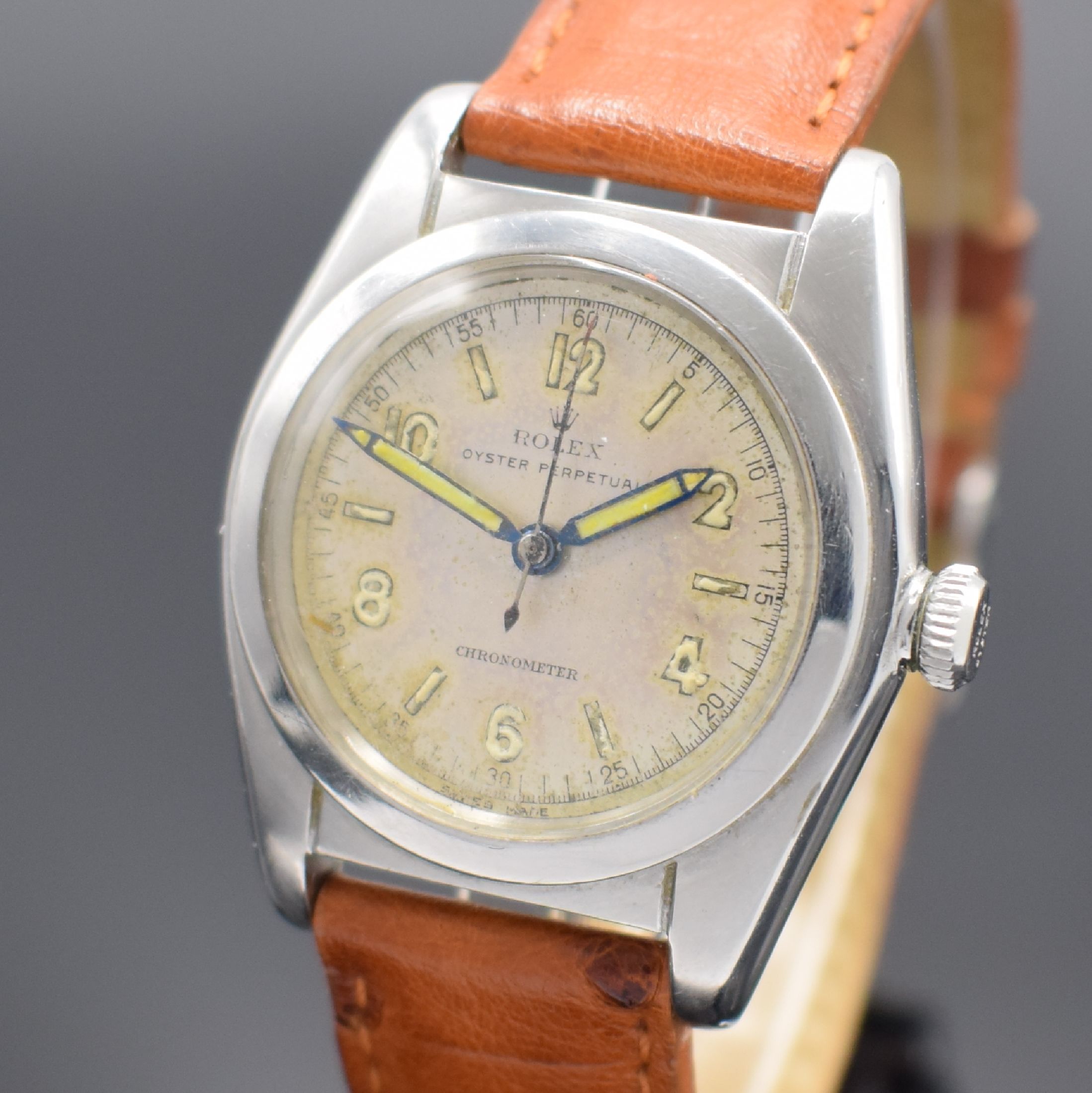 Detail a: ROLEX Bubble Back Chronometer-Armbanduhr in Stahl, Schweiz um 1946, Automatik, verschr. Geh. m. glatter Lünette, verschr. orig. Krone, silb. ...