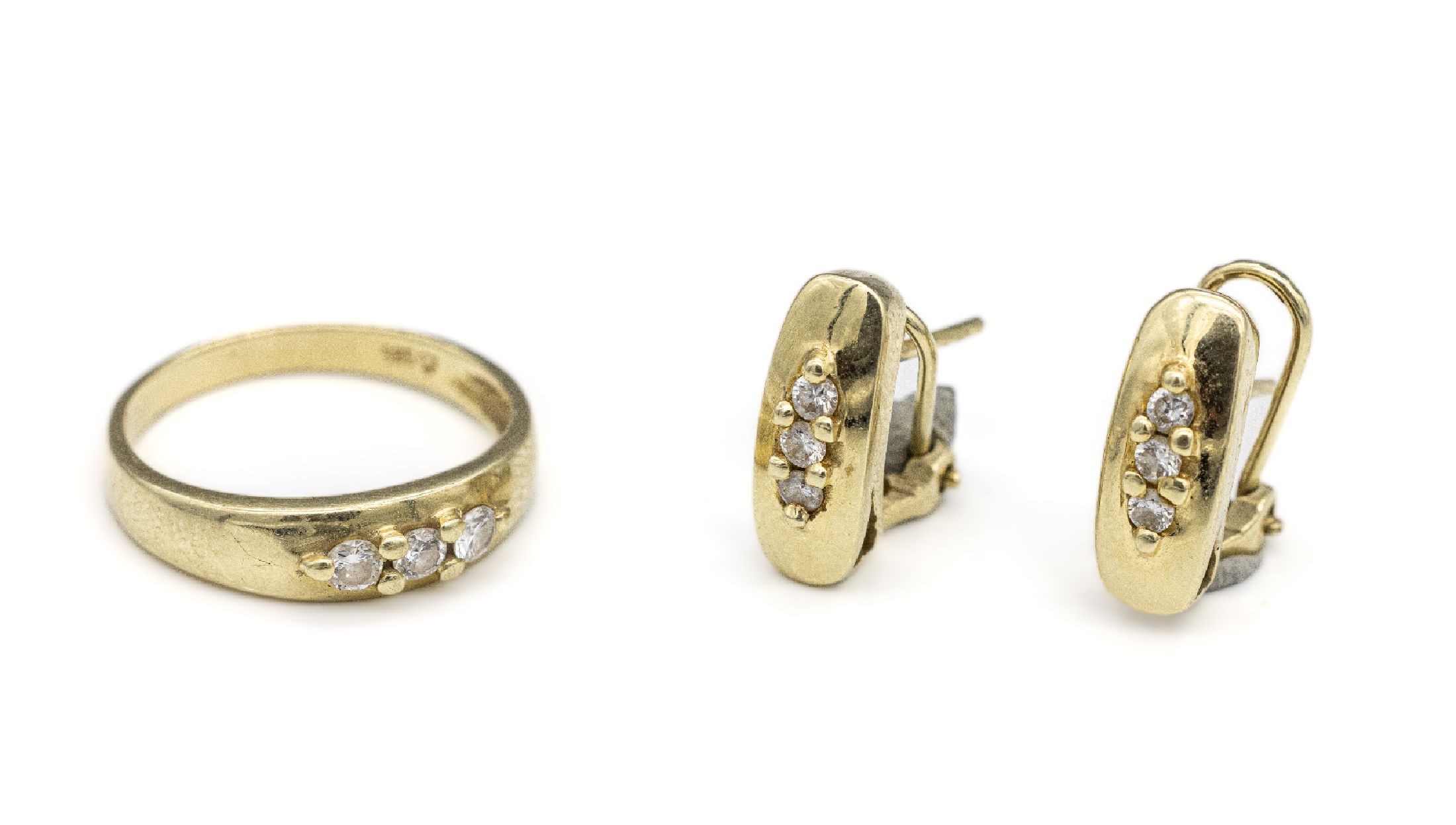 Detail a: 14 kt Gold Brillant-Schmuckset, GG 585/000,best. aus 1 Paar Ohrstecker, Clipbrisuren, und1 Ring, RW 58, insg. 9 Brillanten zus. ca. 0.40 ct ...