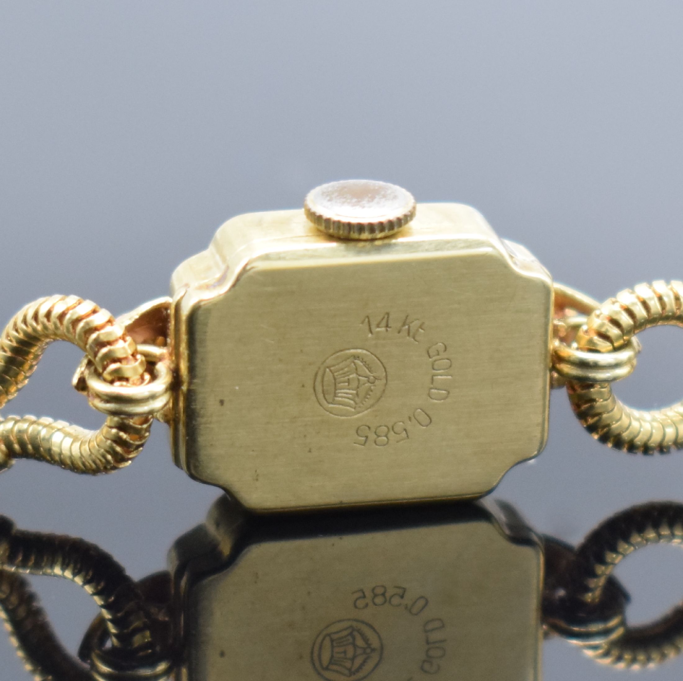 Detail c: ROME Damenarmbanduhr in GG 585/000, Schweiz um 1950, Handaufzug, tropfenförm. Anstöße, Boden aufgedr., silb. Zifferbl. m. Strahlendekor, gold. ...
