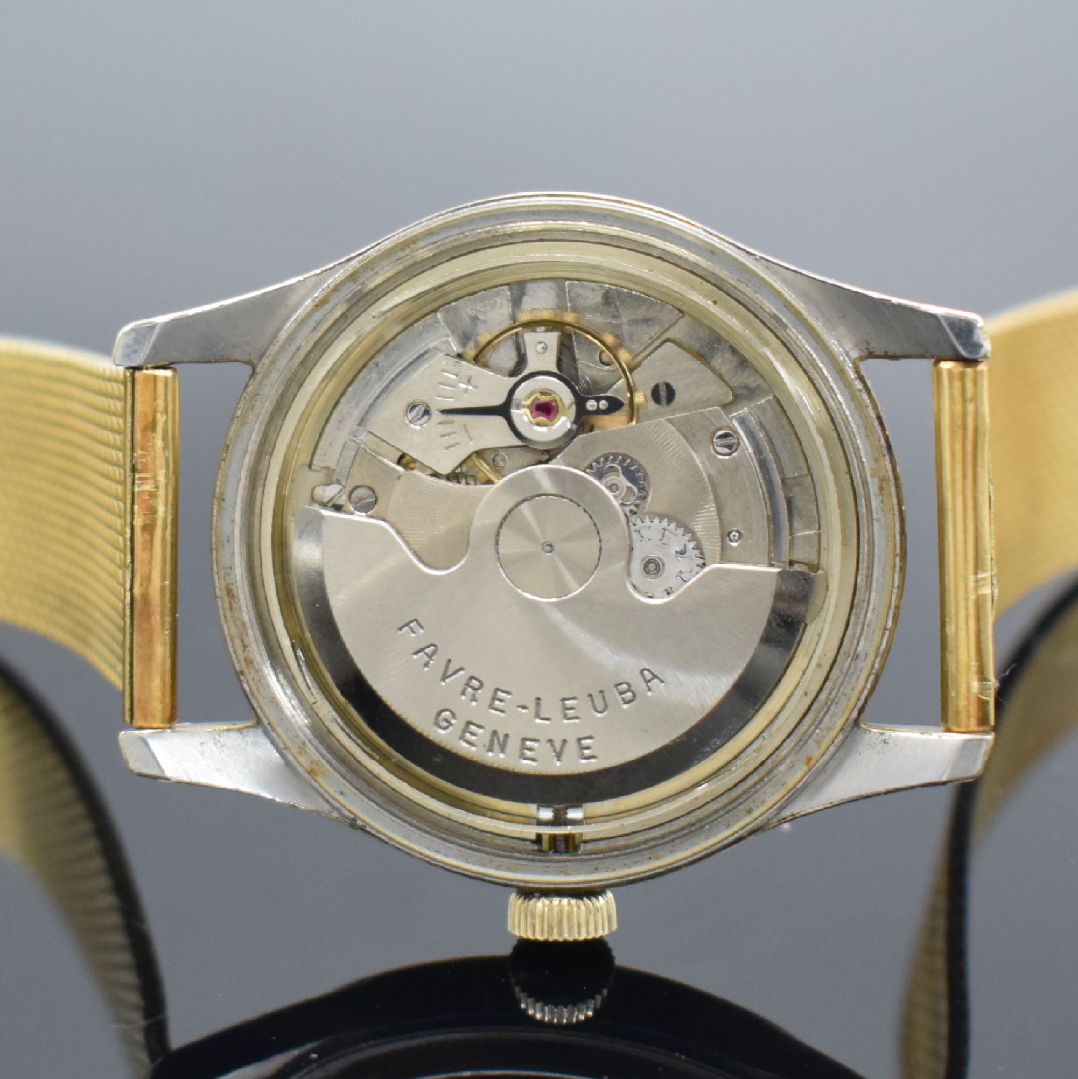 Detail f: FAVRE LEUBA Herrenarmbanduhr, Schweiz um 1955, Automatik, Geh. m. Goldhaube, Stahlboden verschr., Band in GG 750/000, silb., guill. Zifferbl., gold. ...