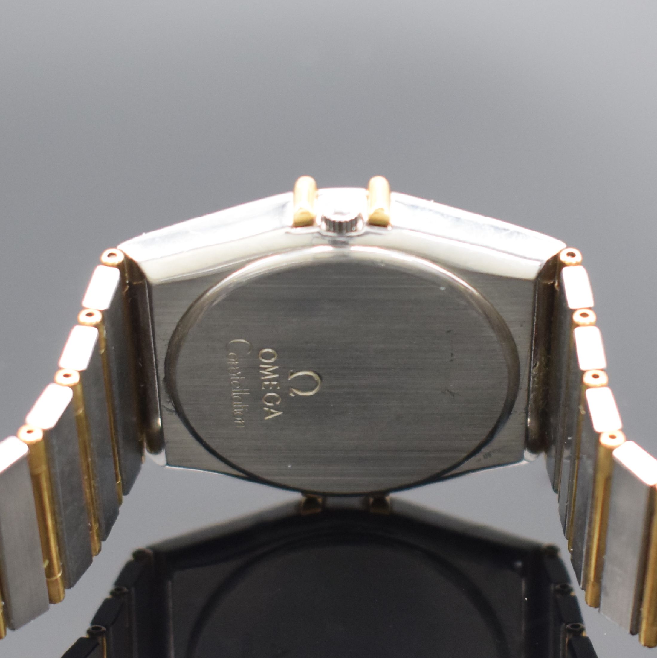 Detail d: OMEGA Constellation Herrenarmbanduhr in Stahl/Gold, Schweiz um 1995, quarz, orig. Gliederband m. Faltschl., Boden aufgedr., Goldlünette m. röm. ...