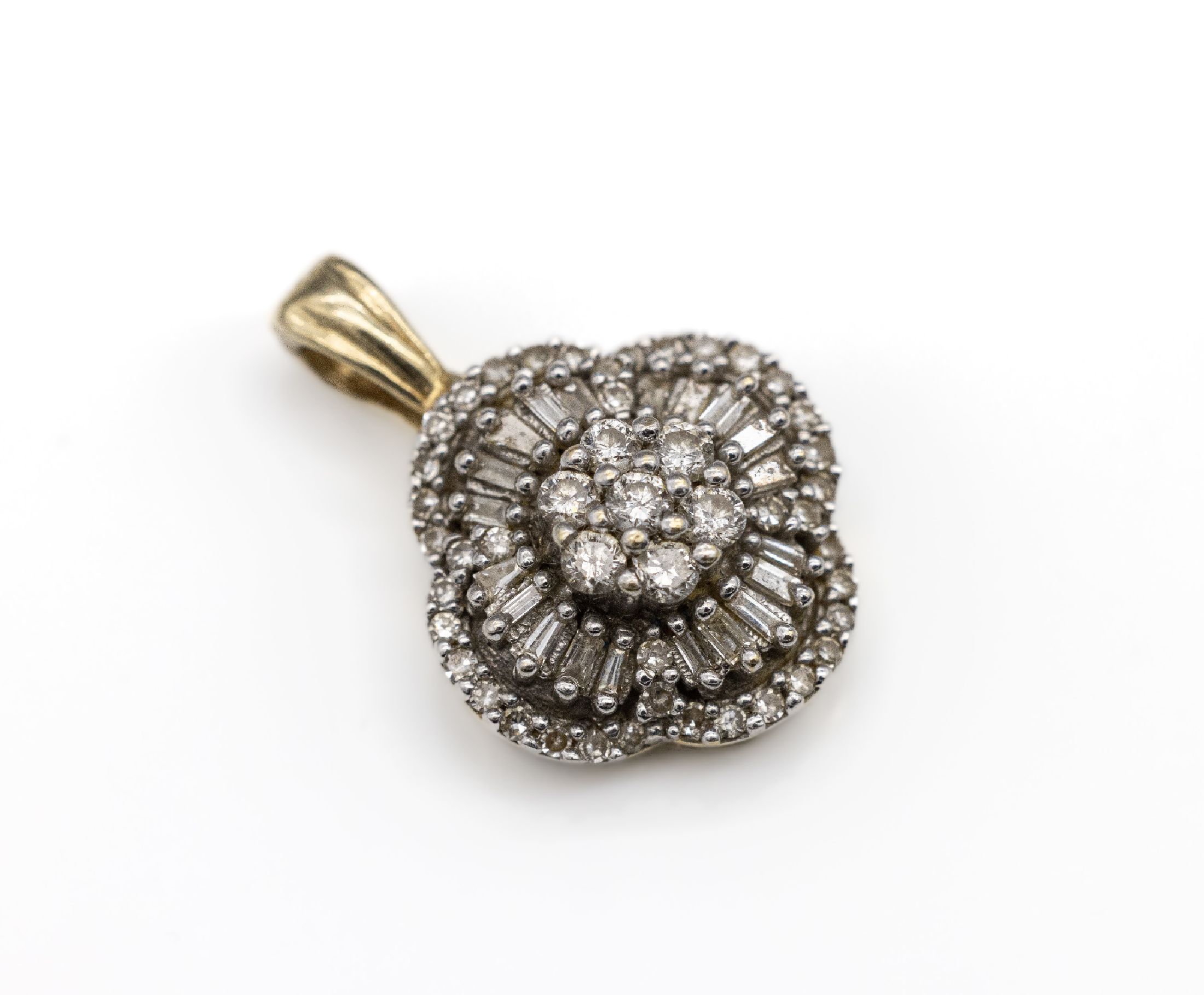 14 kt Gold Diamant-Clipanhänger, GG/WG 585/000, 7 Brillanten, 40 8/8-Diamanten und 20Diamantbaguettes zus. ca. 0.80 ct Weiß/p, ca. 2 x 1.4 cm
