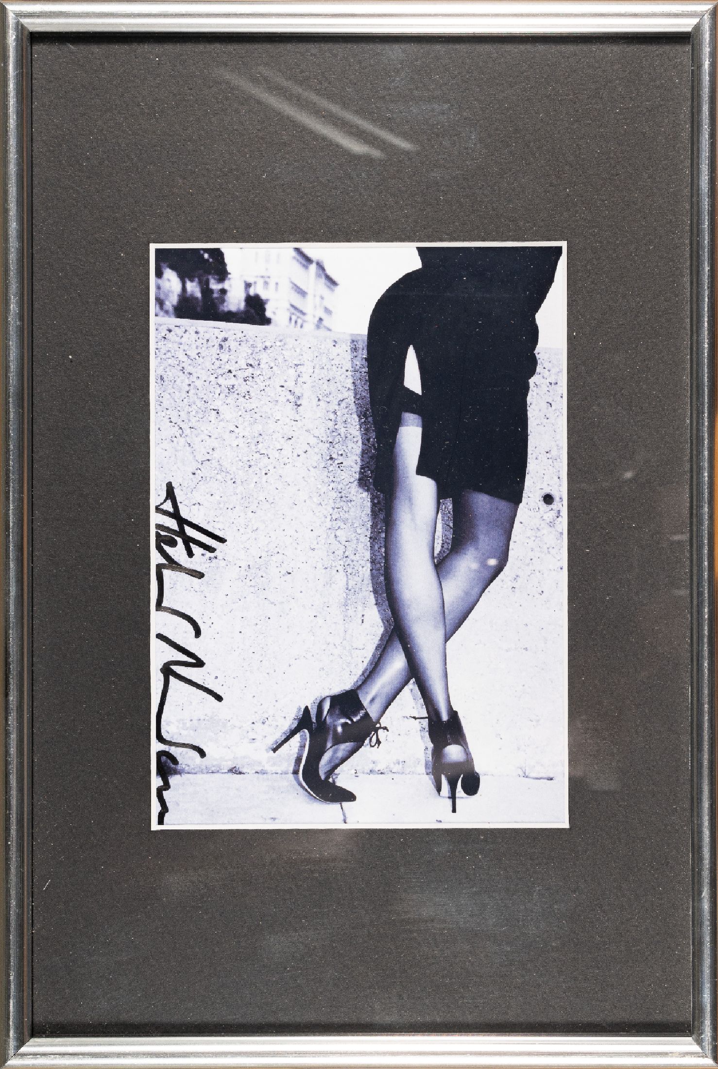 Helmut Newton, 1920-2004, s/w Fotografie, handsigniert, ca. 17x12cm, PP, u.Gl., R. ca. 31x21cm