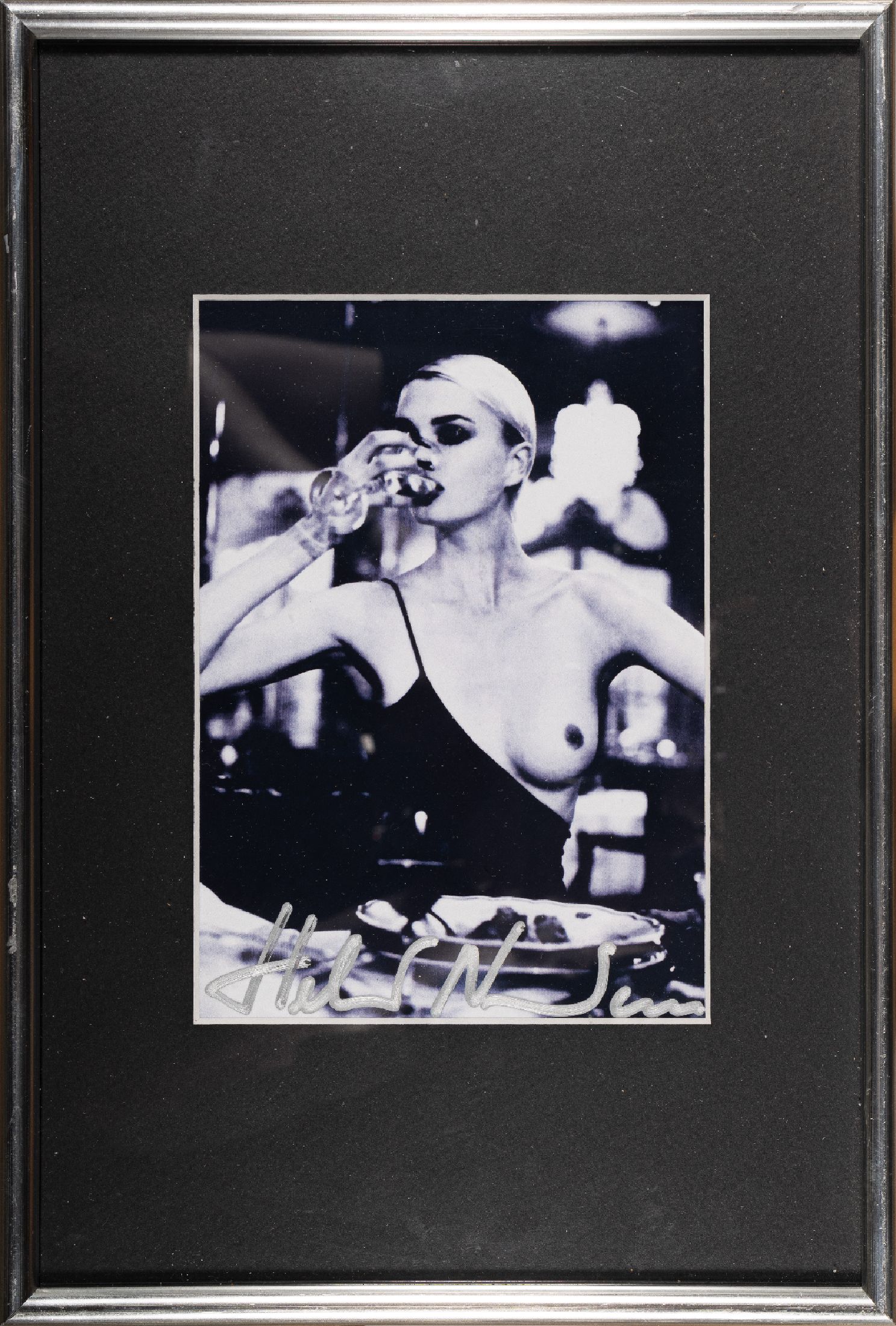 Helmut Newton, 1920-2004, s/w Fotografie, handsigniert, ca. 17x12cm, PP, u.Gl., R. ca. 31x21cm