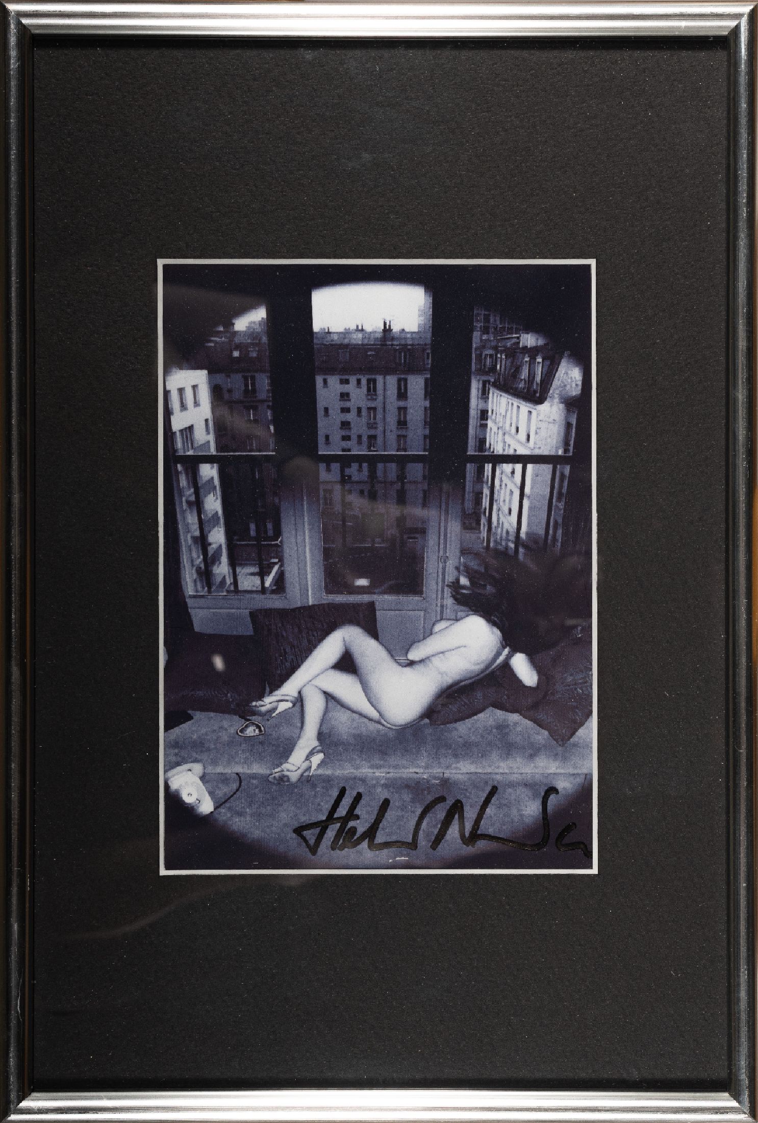 Helmut Newton, 1920-2004, s/w Fotografie, handsigniert, ca. 17x12cm, PP, u.Gl., R. ca. 31x21cm