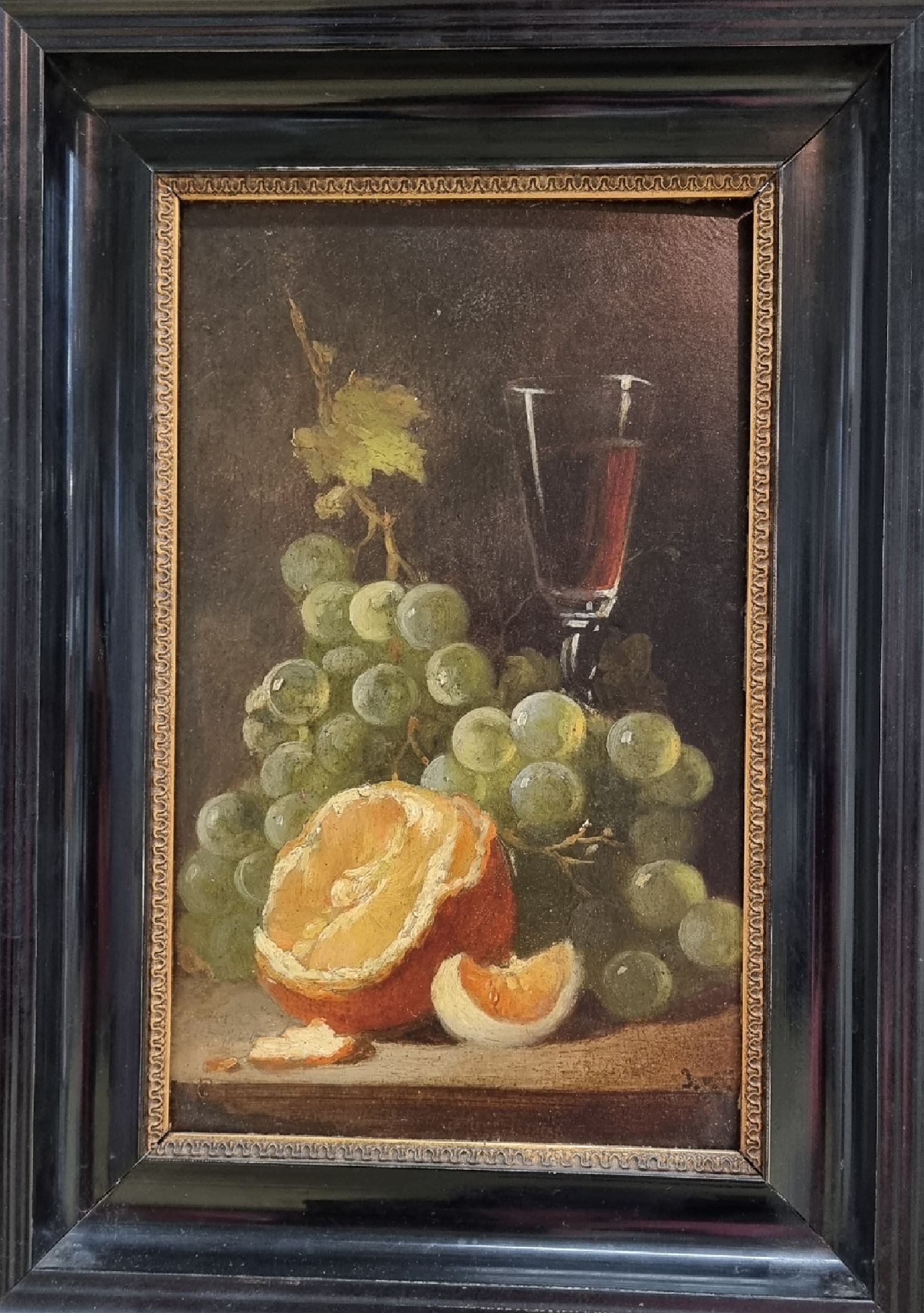 Detail b: Monogrammist J.v.S., wohl Flandern oder Niederlande, um 1910, 2 Pendants, Stillleben mit Weinglas, Trauben und Orange bzw. Pfirsich, Öl/Holz, beide ...