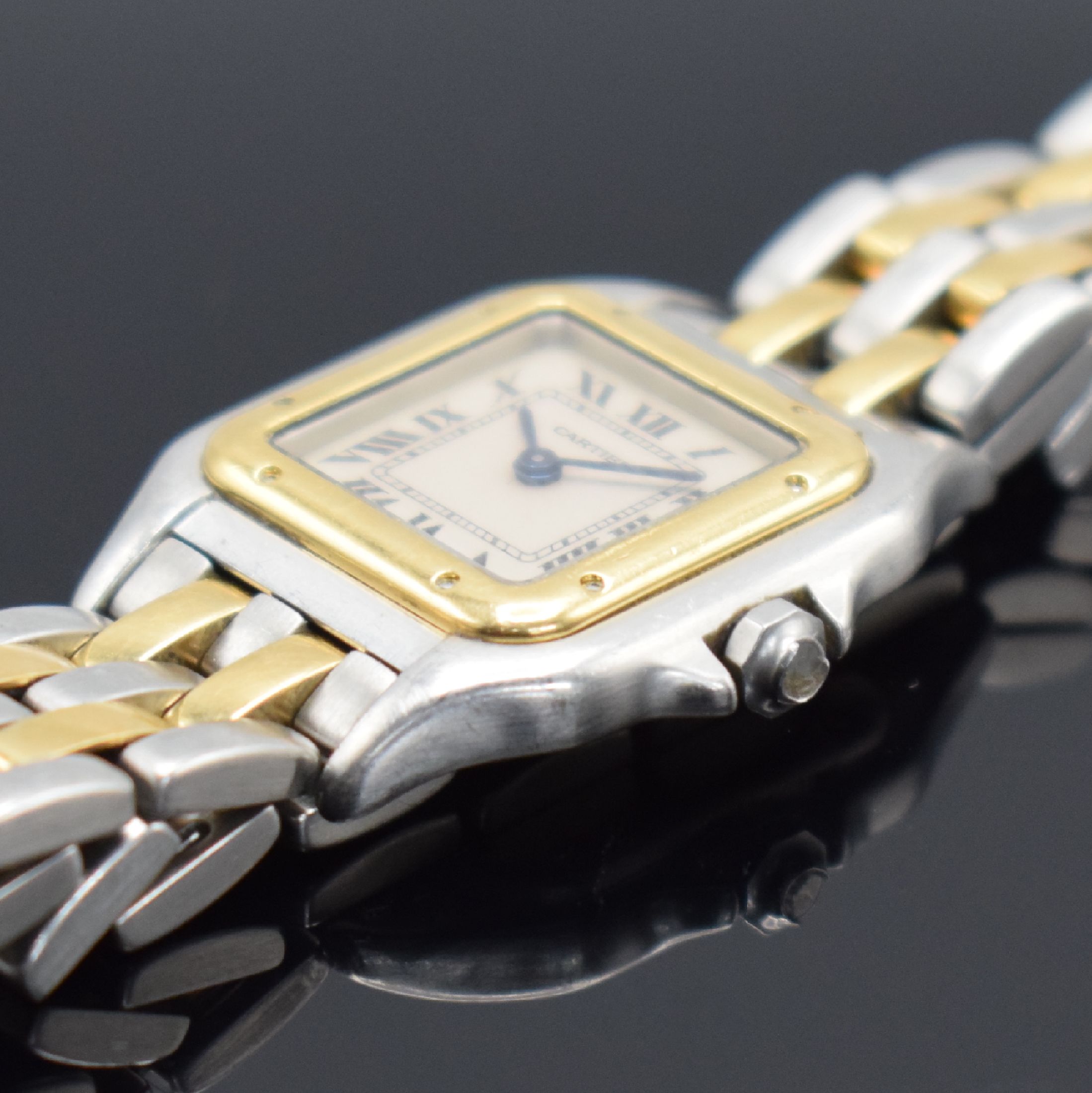 Detail c: CARTIER Panthere Damenarmbanduhr in Stahl/Gold Referenz 1120,, Schweiz um 1990, quarz, Boden 8-fach verschr., Schmuckkrone fehl./zu ers., orig. ...