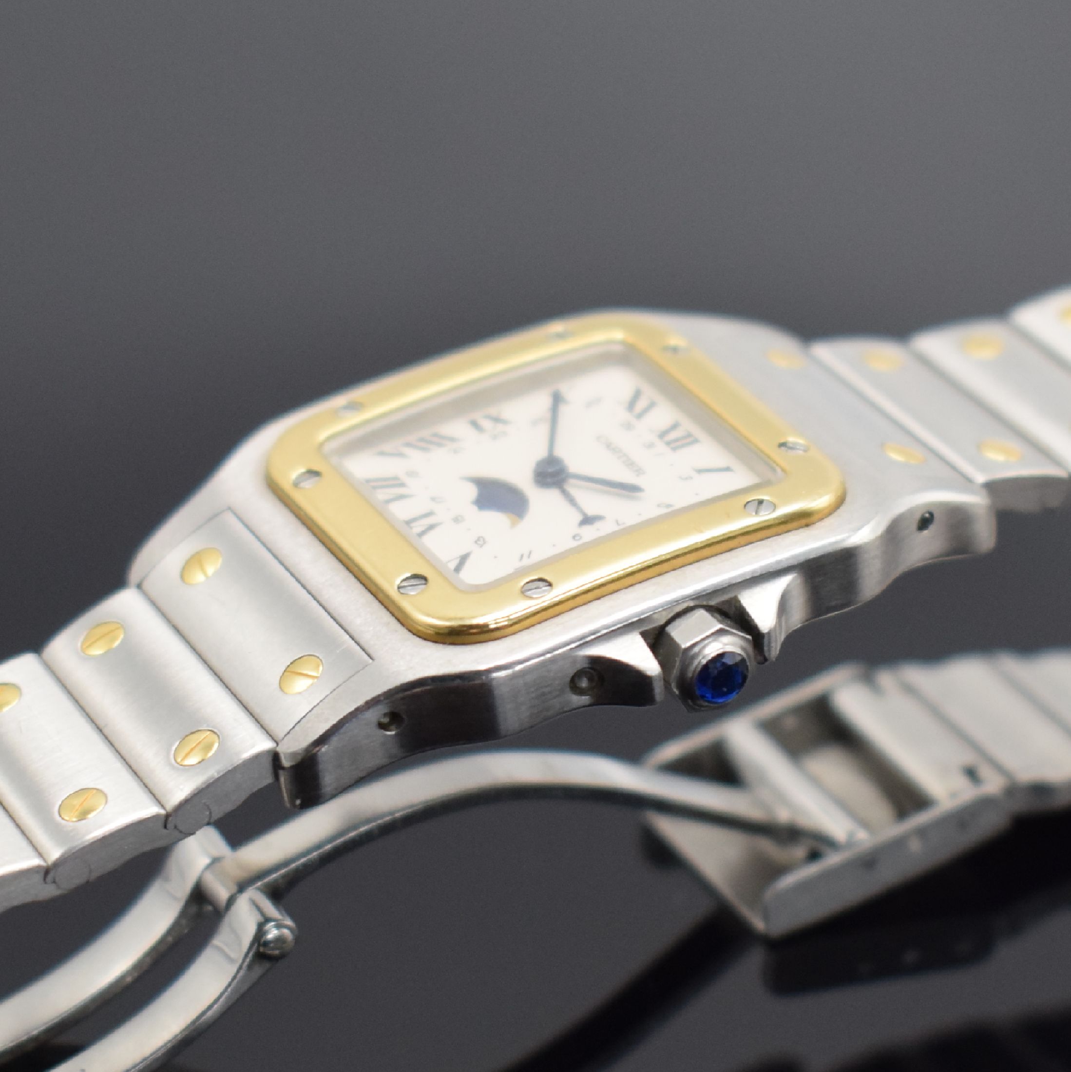 Detail c: CARTIER Santos Herrenarmbanduhr in Stahl/Gold mit Mondphase Referenz 119901, Schweiz um 1995, quarz, Boden 8-fach verschr., orig. Gliederband m. ...