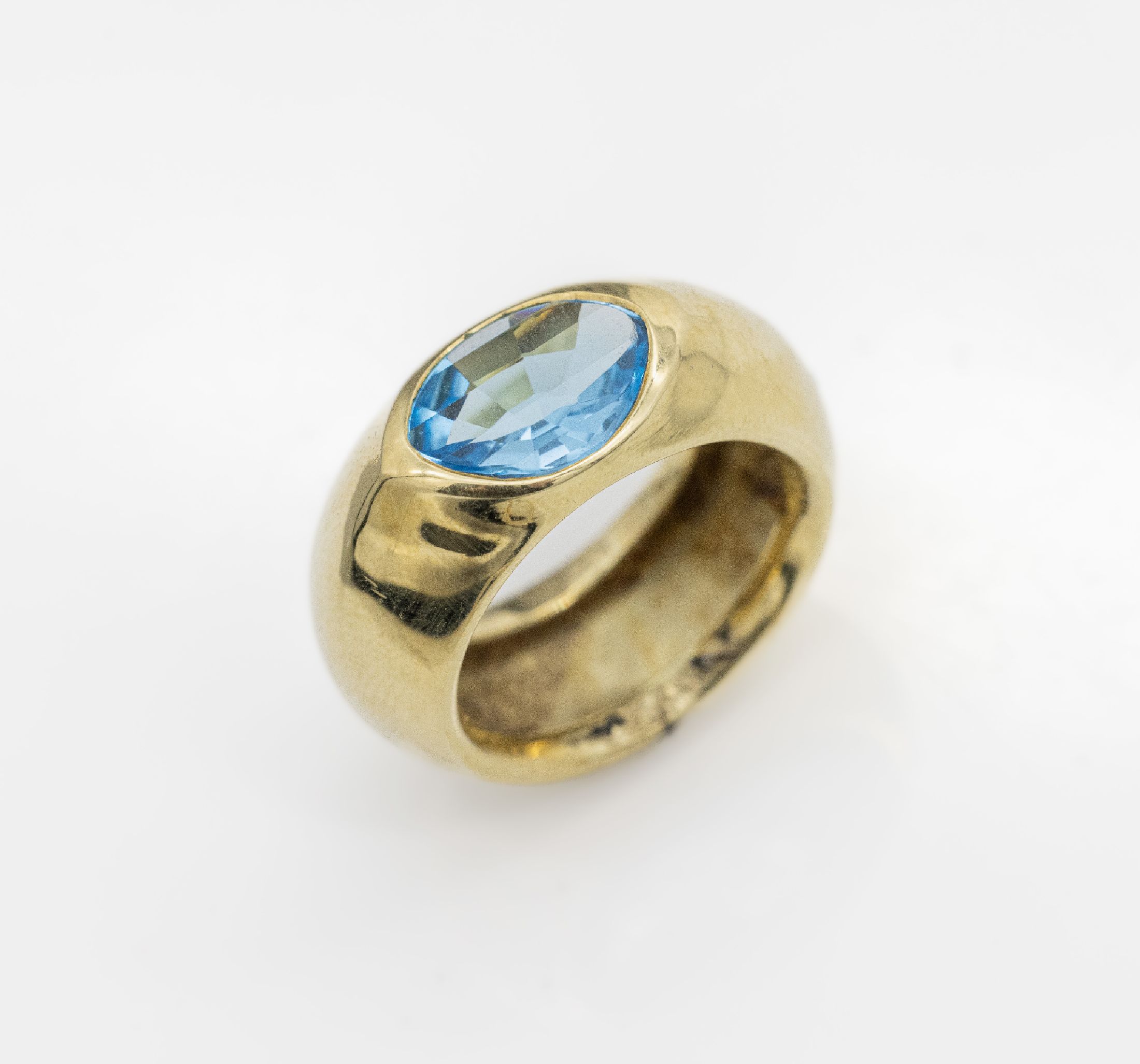 14 kt Gold Topas-Ring, GG 585/000, ovalfacett. Topas (beh.) ca. 4.0 ct, ca. 13.8 g, RW 55