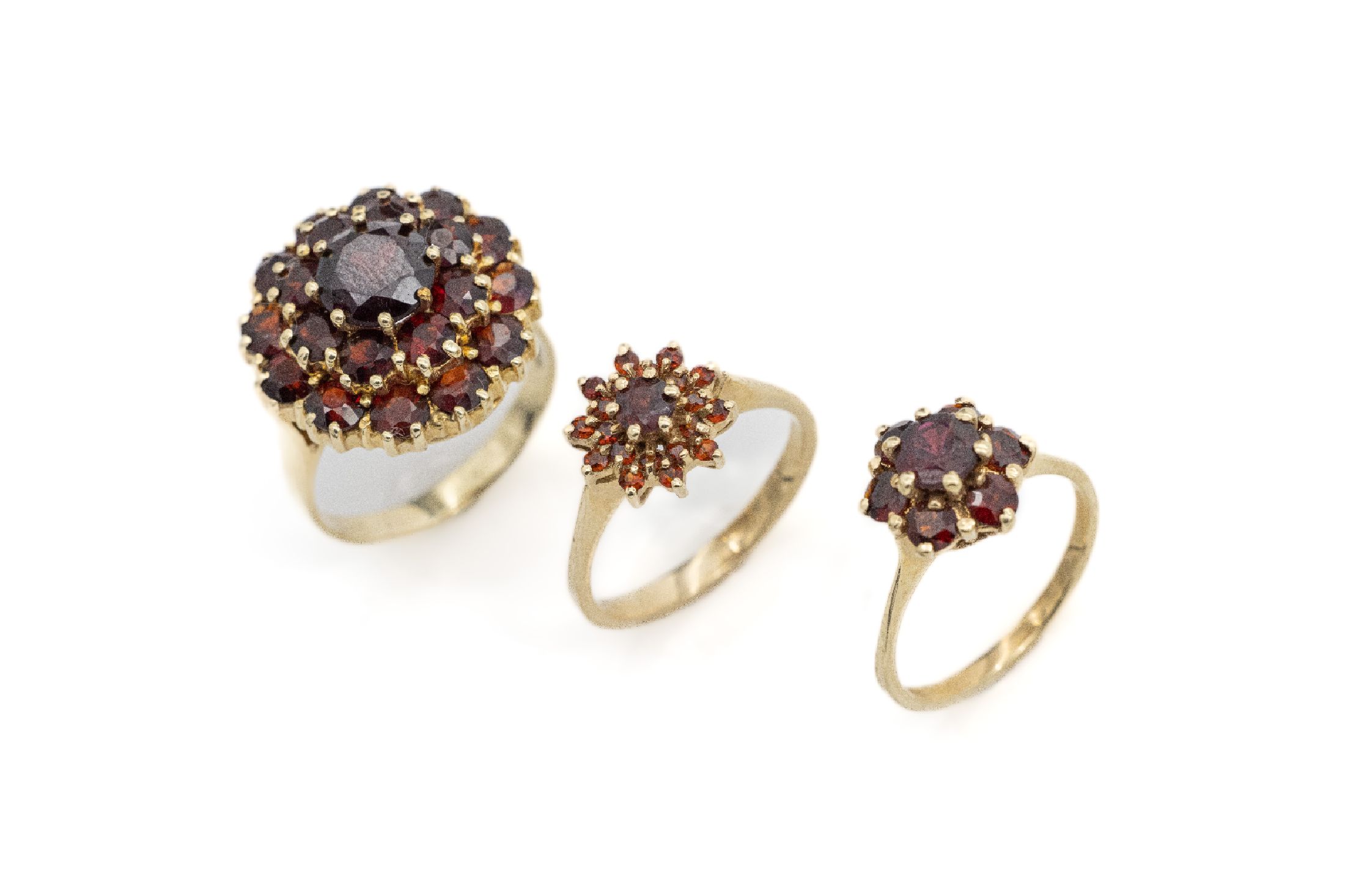 Konvolut 3 14 kt Gold Granat-Ringe, GG 585/000, rundfacett. Granate, total ca. 14.8 g, RW 53, 55 und 58