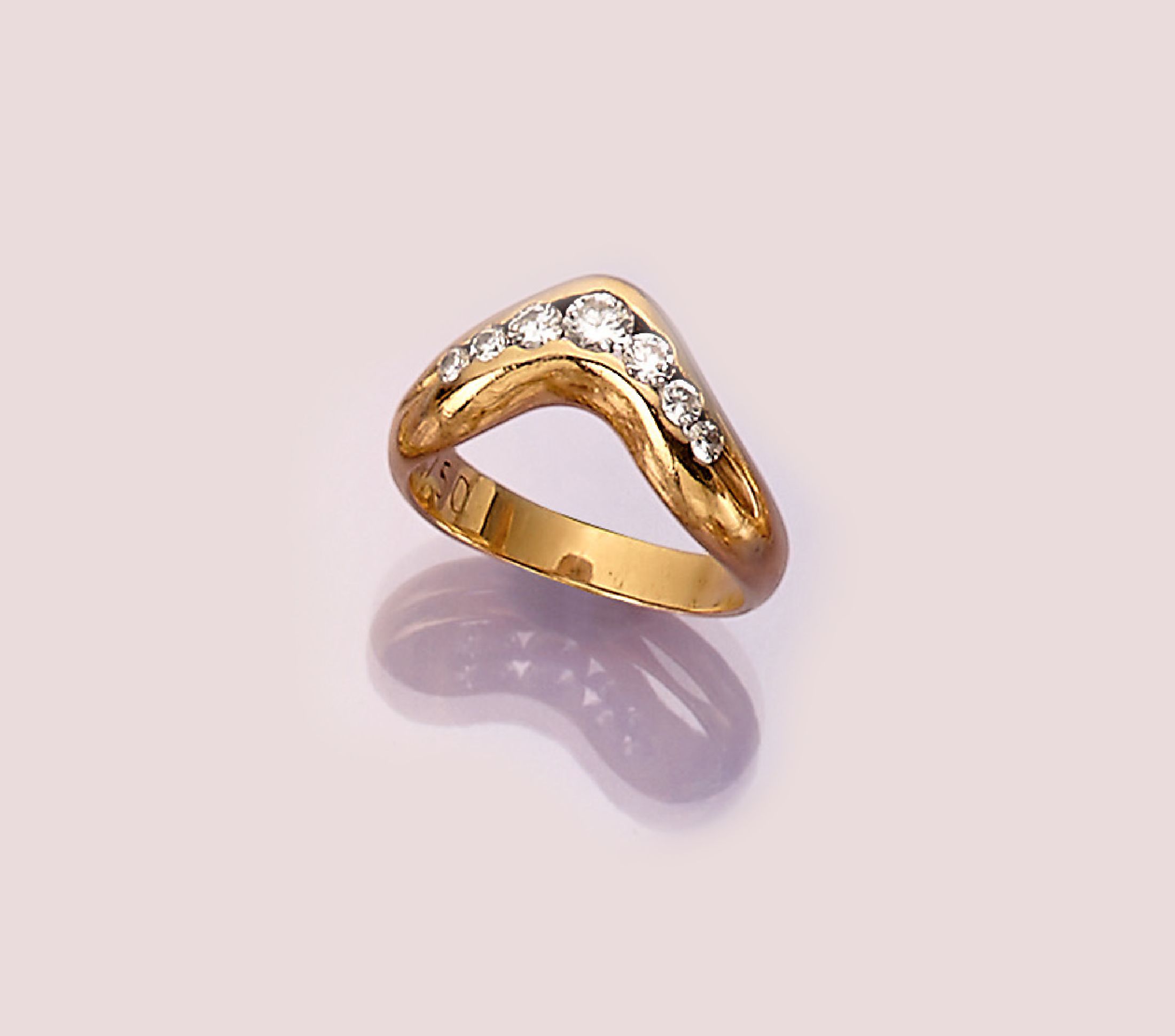18 kt Gold Brillant-Ring, GG 750/000, 7 Brillanten zus. ca. 0.52 ct feines Weiß/vs, RW55, ca. 6.5 g, Hersteller Stadtmüller/Mannheim, Quittung von ...