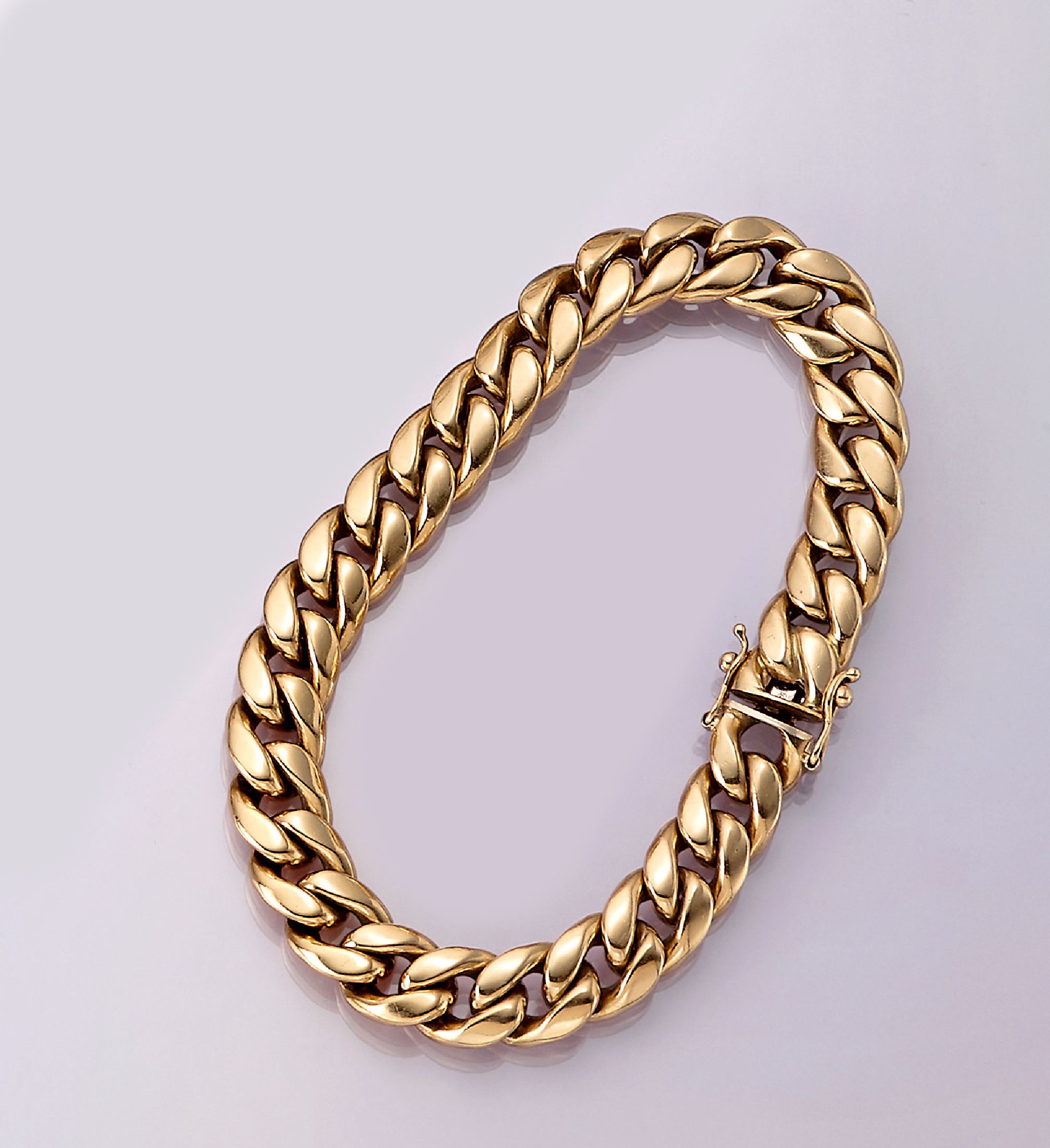 14 kt Gold Flachpanzerarmband, GG 585/000, L. ca. 19.5 cm, ca. 54.6 g, Kastenschloß defekt, muss erneuert werden mit doppelter Sicherheitsacht