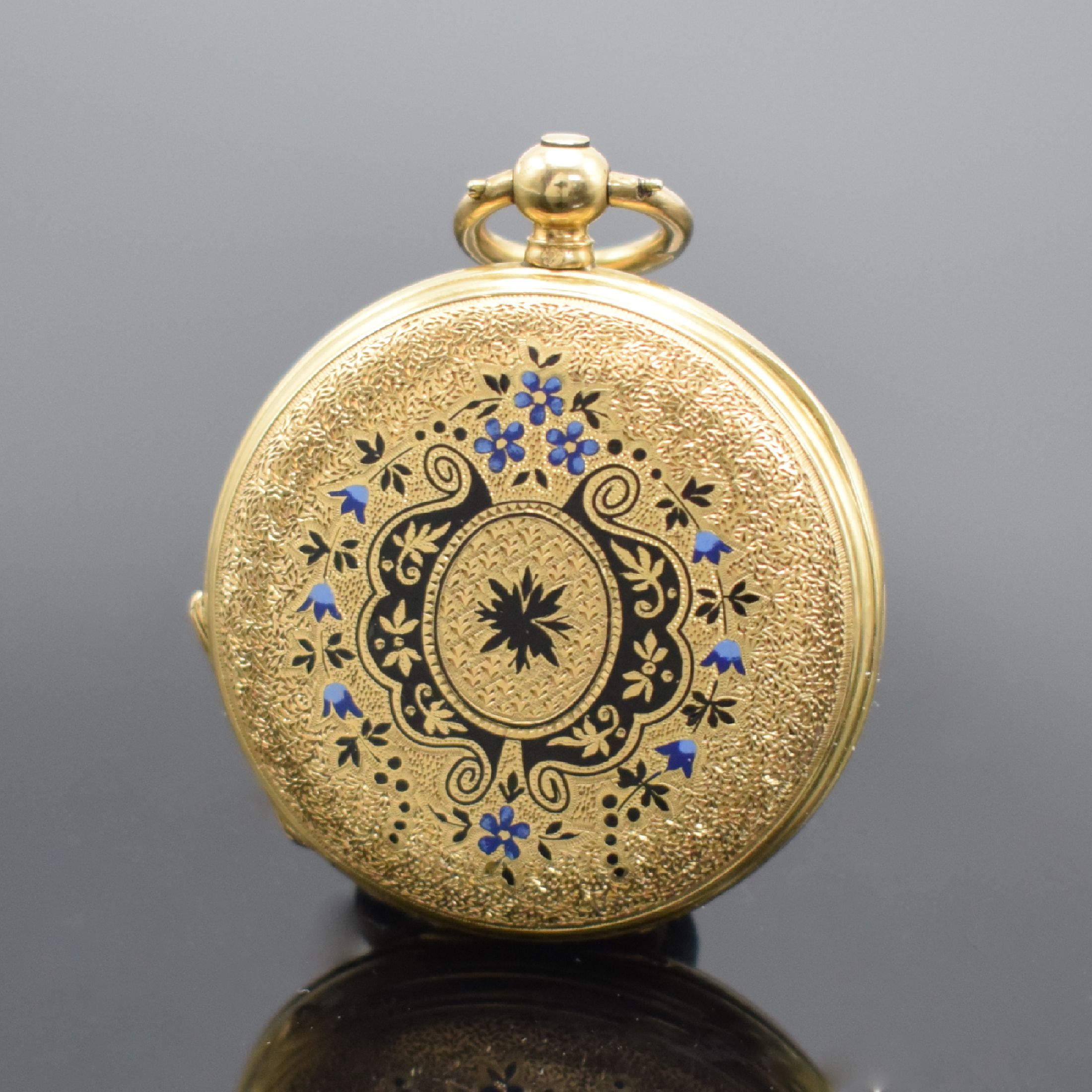 Detail c: Savonette in GG 750/000, Schweiz um 1880, Schlüsselaufzug, 3 Deckel-Goldgeh. dell., Sprungdeckel (innen m. Widmung) & Rückdeckel floral grav. & ...