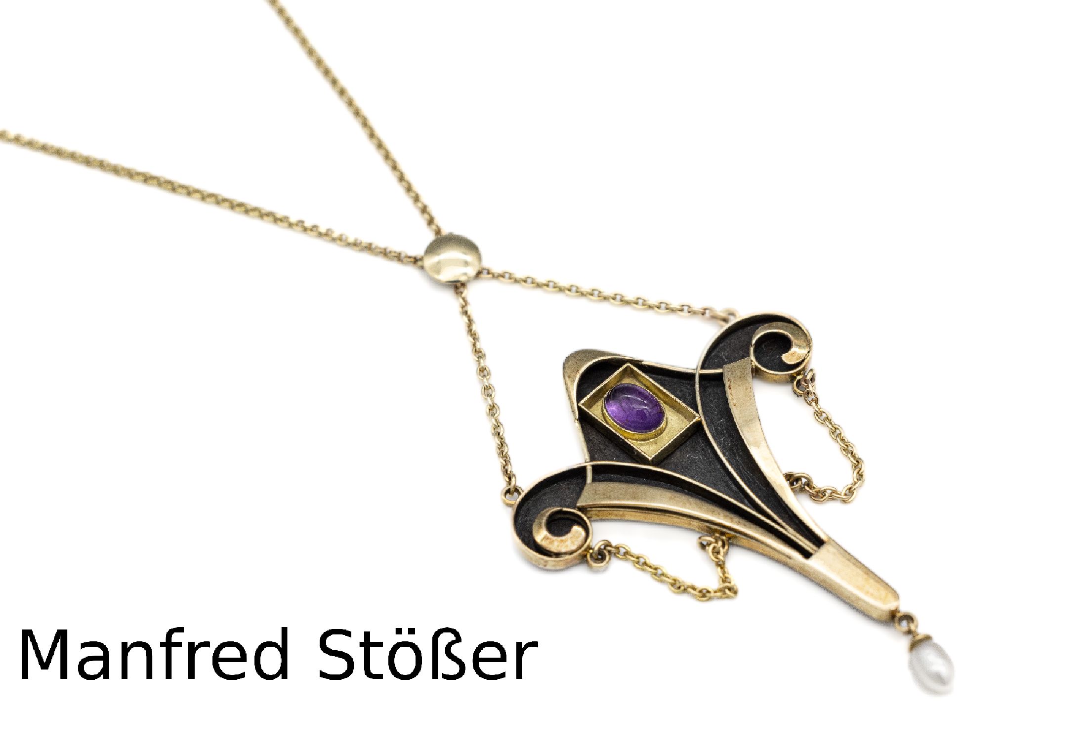Designeranhänger in der Art des Jugendstils, Silber und GG 585/000, Silber auf Vorderseite geschwärzt, Amethystcabochon, Abhängung mit ...